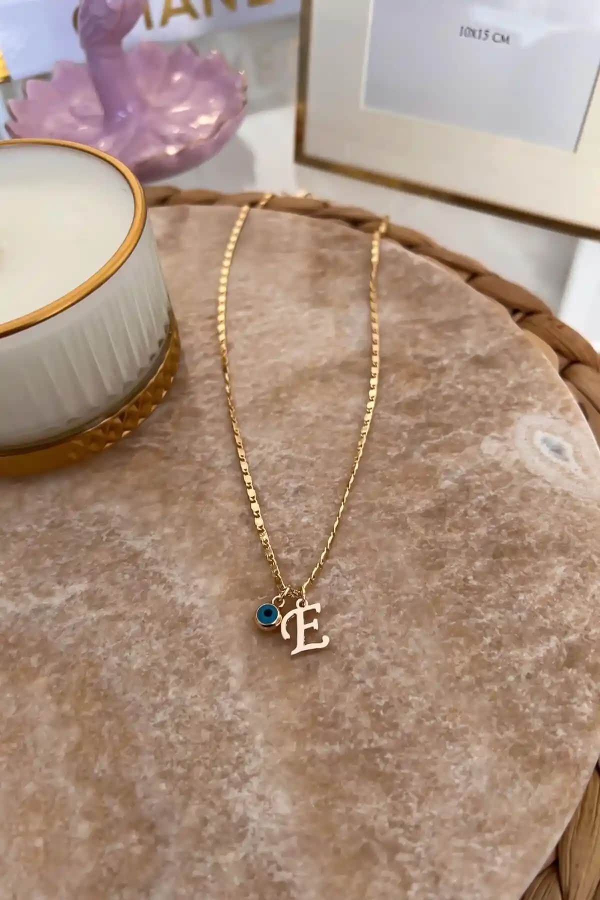 Kişiye Özel E Harf Kolye: Zarif ve Dayanıklı Altın Kaplama Takı Seçenekleri