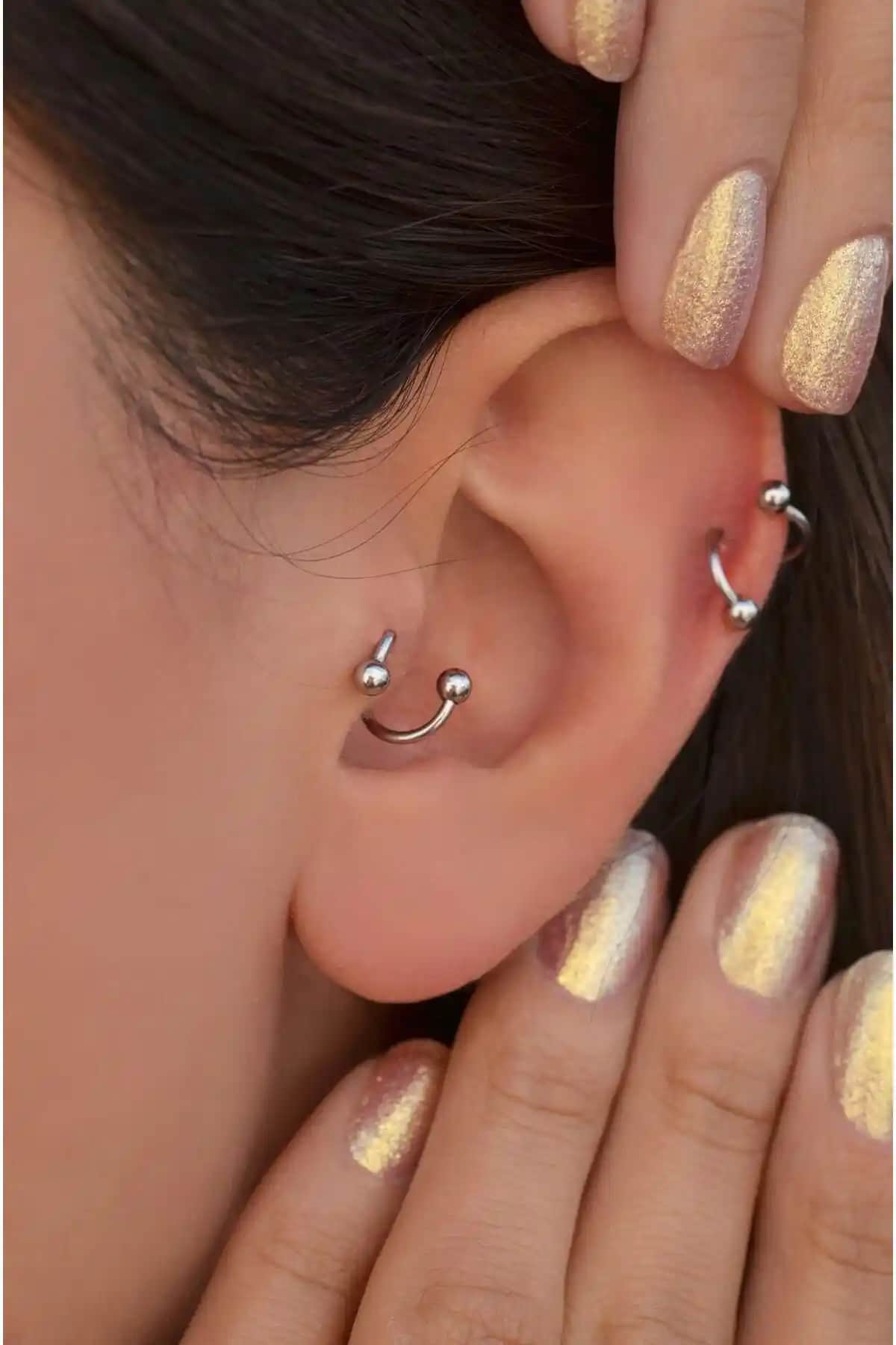 Kıvrımlı Çelik Spiral Piercing ile Modern ve Zarif Kıkırdak Takıları