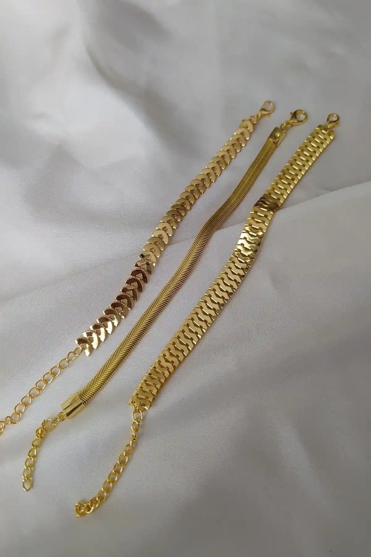 KOBA Kadın Altın Kaplama Bileklik Şıklık ve Zarafetin Modern Simgesi