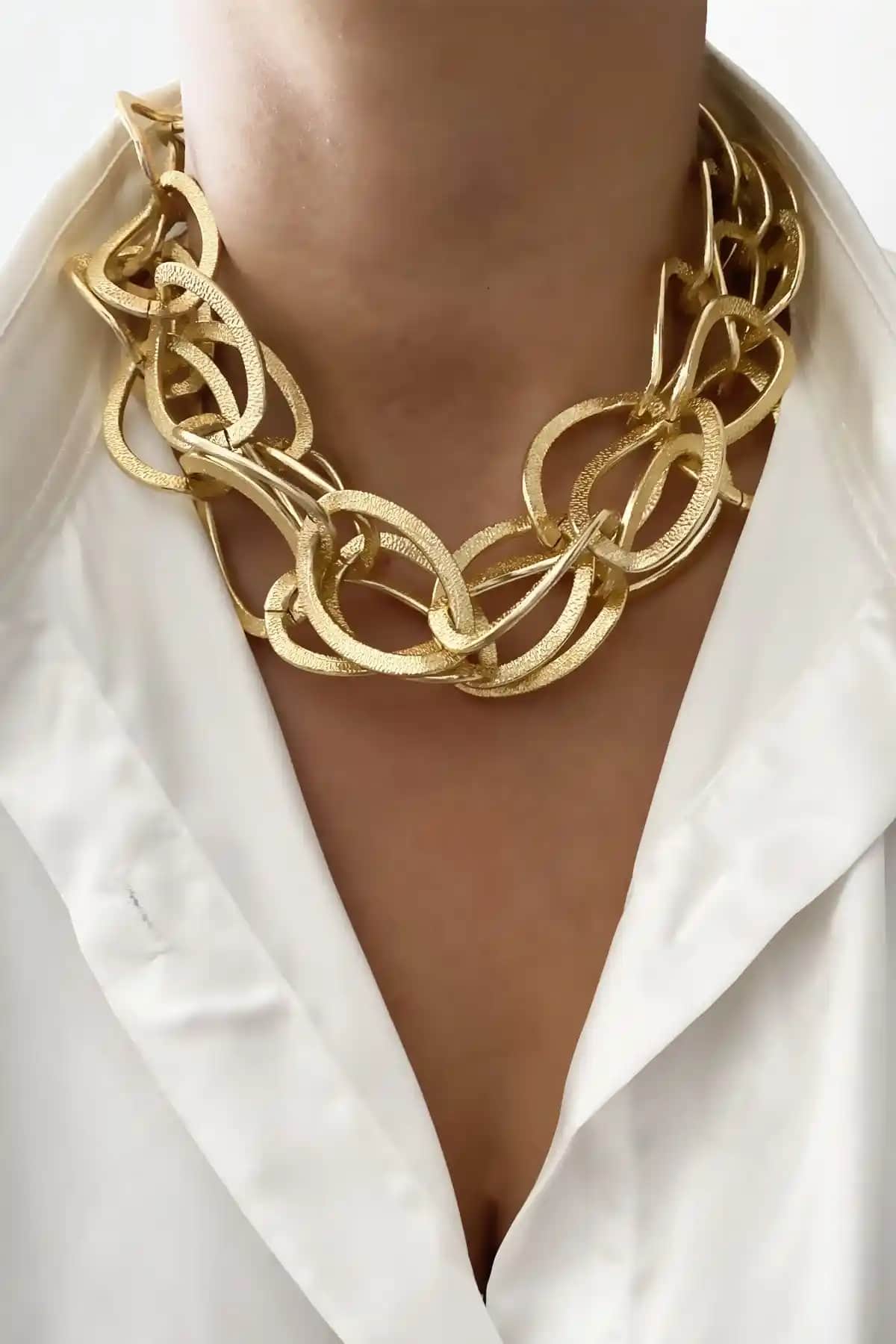 Liveyn Design Kalın Zincir Choker Kolye: Modern ve Şık Tasarım ile Stilinizde Fark Yaratın