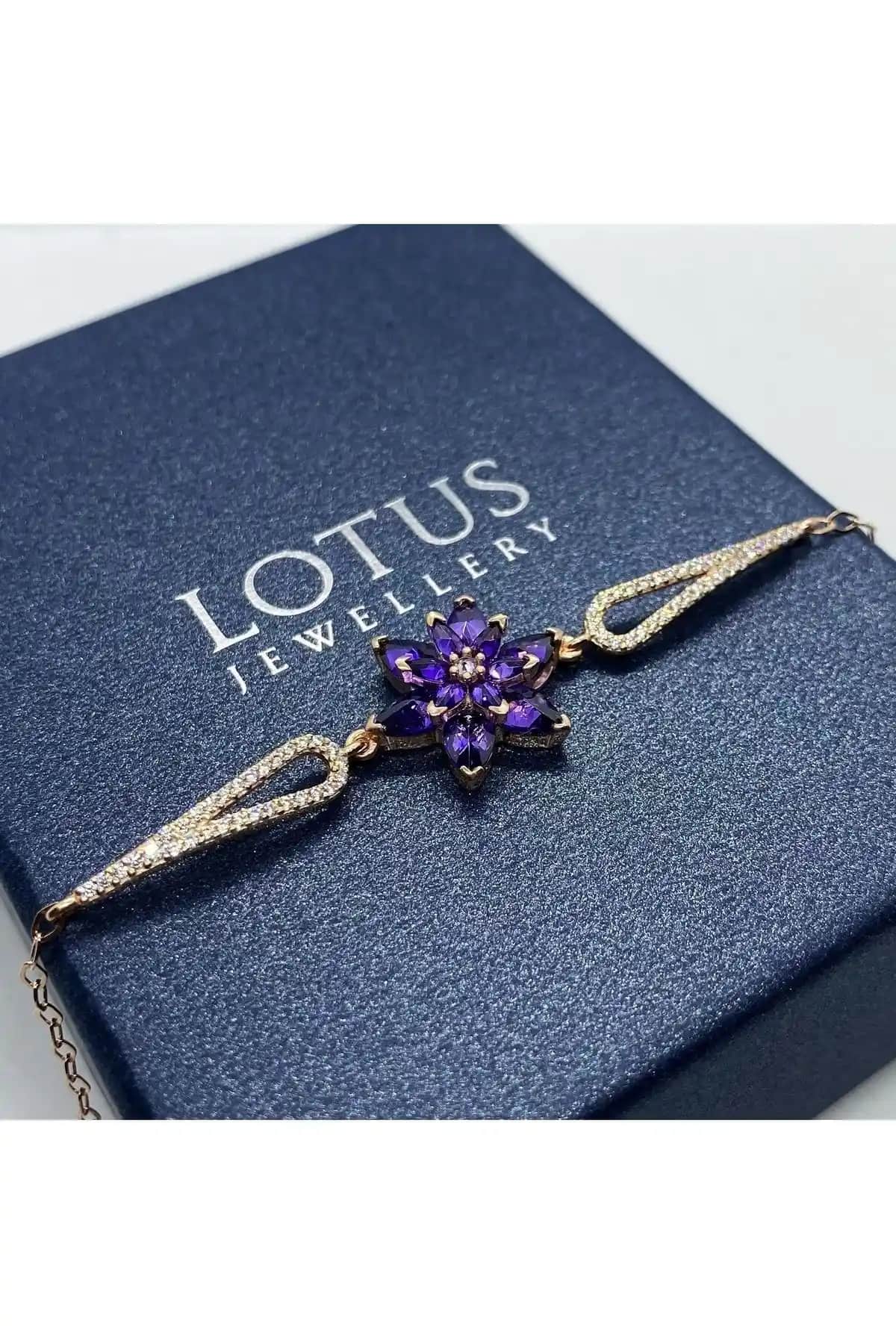 Lotus Çiçeği Motifli Gümüş Bileklik: Zarif ve Dayanıklı Takı Seçenekleri