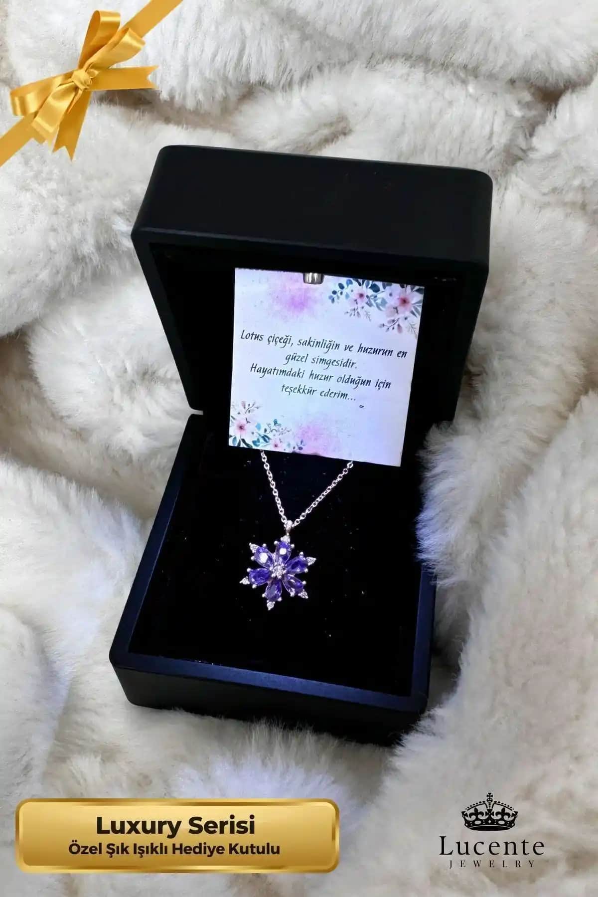 Lucente Jewellery ve NEREZE Mor Lotus Gümüş Kolye Karşılaştırması