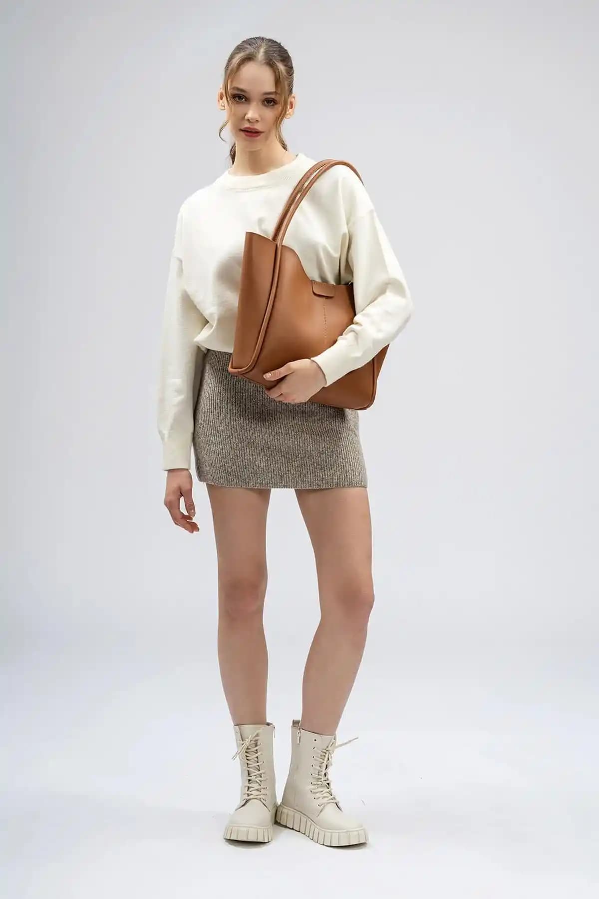 Lucky Bees Büyük Boy Kadın Tote Çantası Şıklık ve Pratikliği Bir Arada Sunar