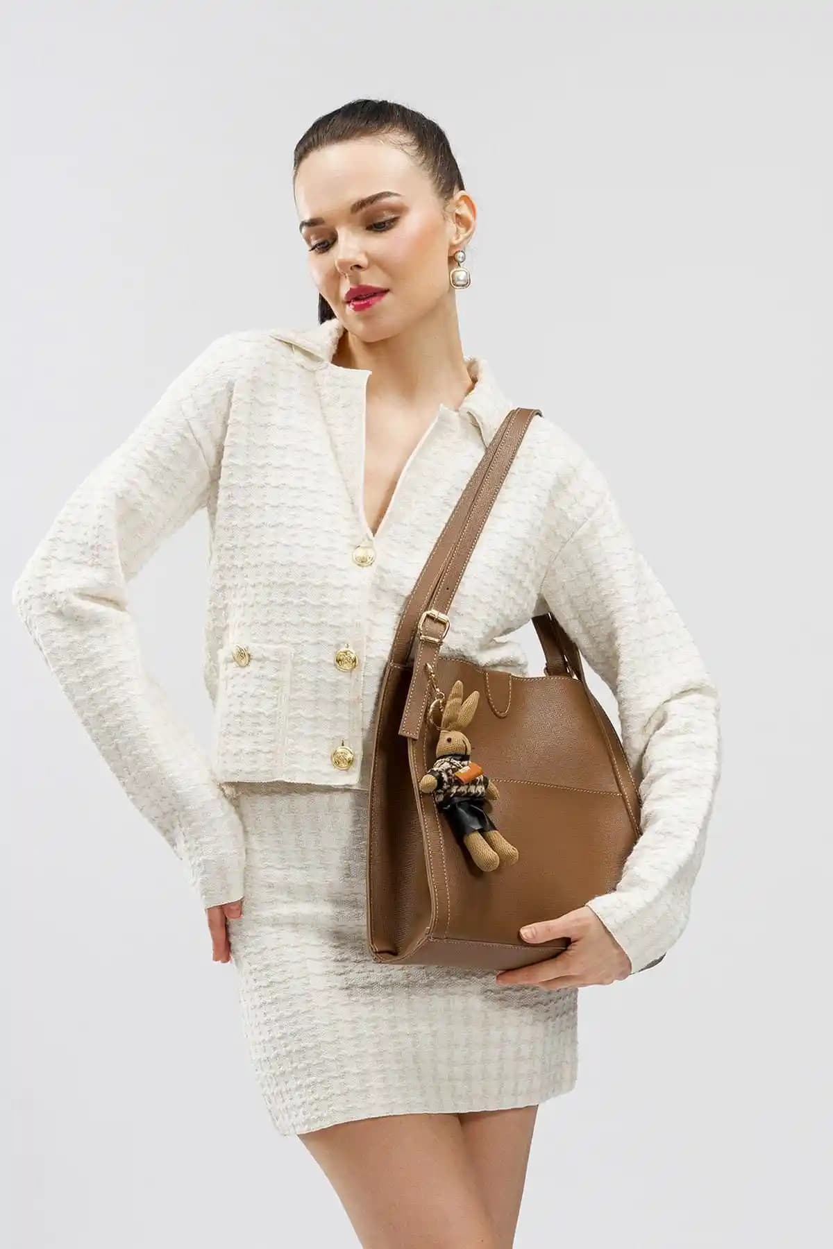 Lucky Bees Kadın El ve Omuz Çantası: Şıklık ve İşlevselliğin Modern Buluşması