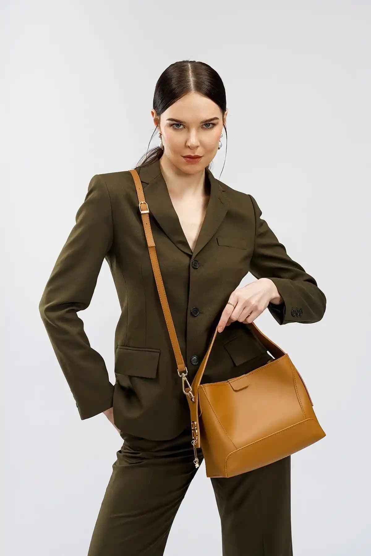 Lucky Bees Kadın İç Cüzdanlı El ve Omuz Çantası Modern Tasarım ve Kullanışlılık Bir Arada