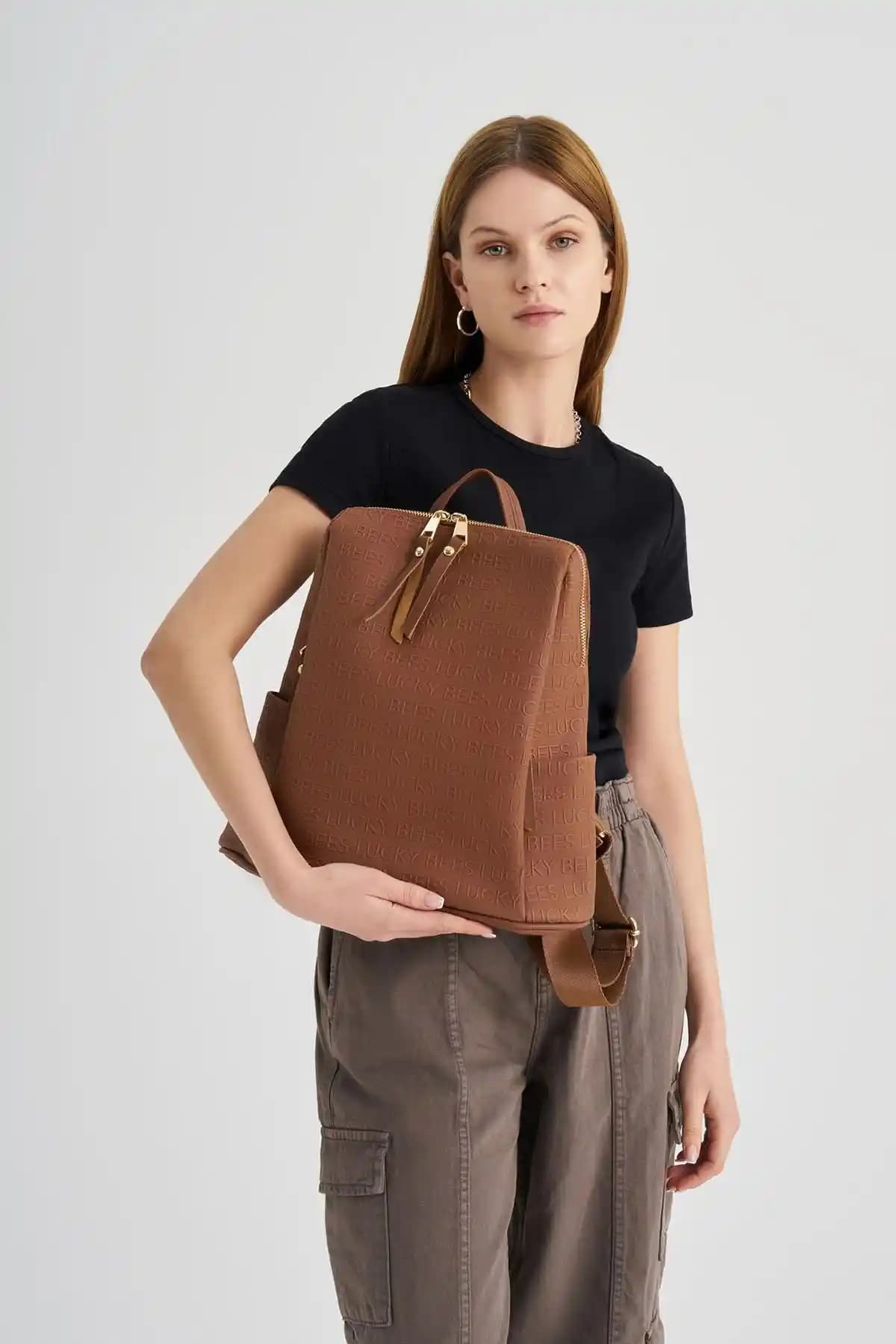 Lucky Bees ve Pierre Cardin Kadın Sırt Çantaları Karşılaştırması: Stil ve İşlevsellik Analizi