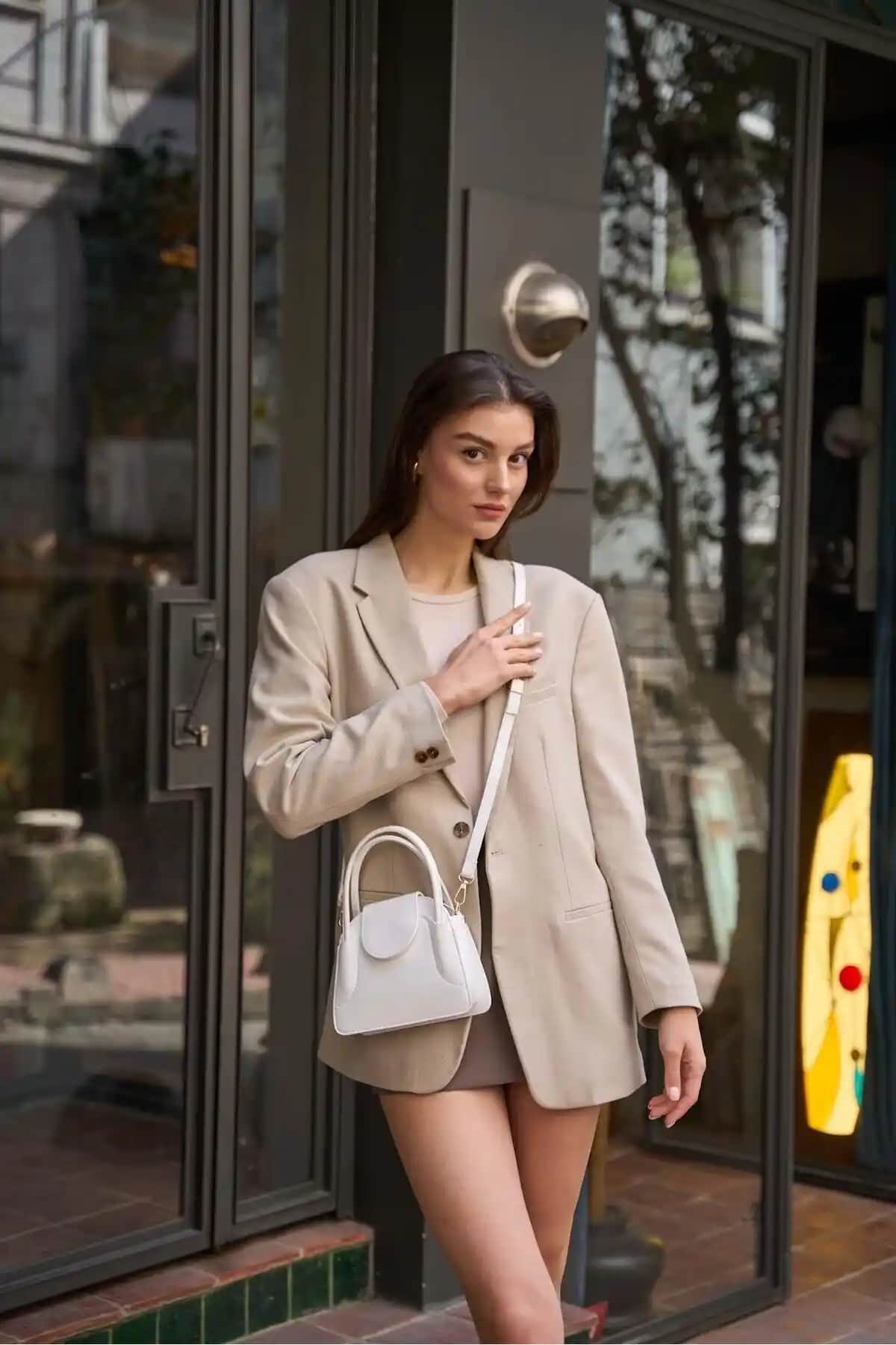 Madamra Beyaz Kadın Kapaklı Mini City Çanta Günlük ve Özel Kullanım İçin Şık Tasarım