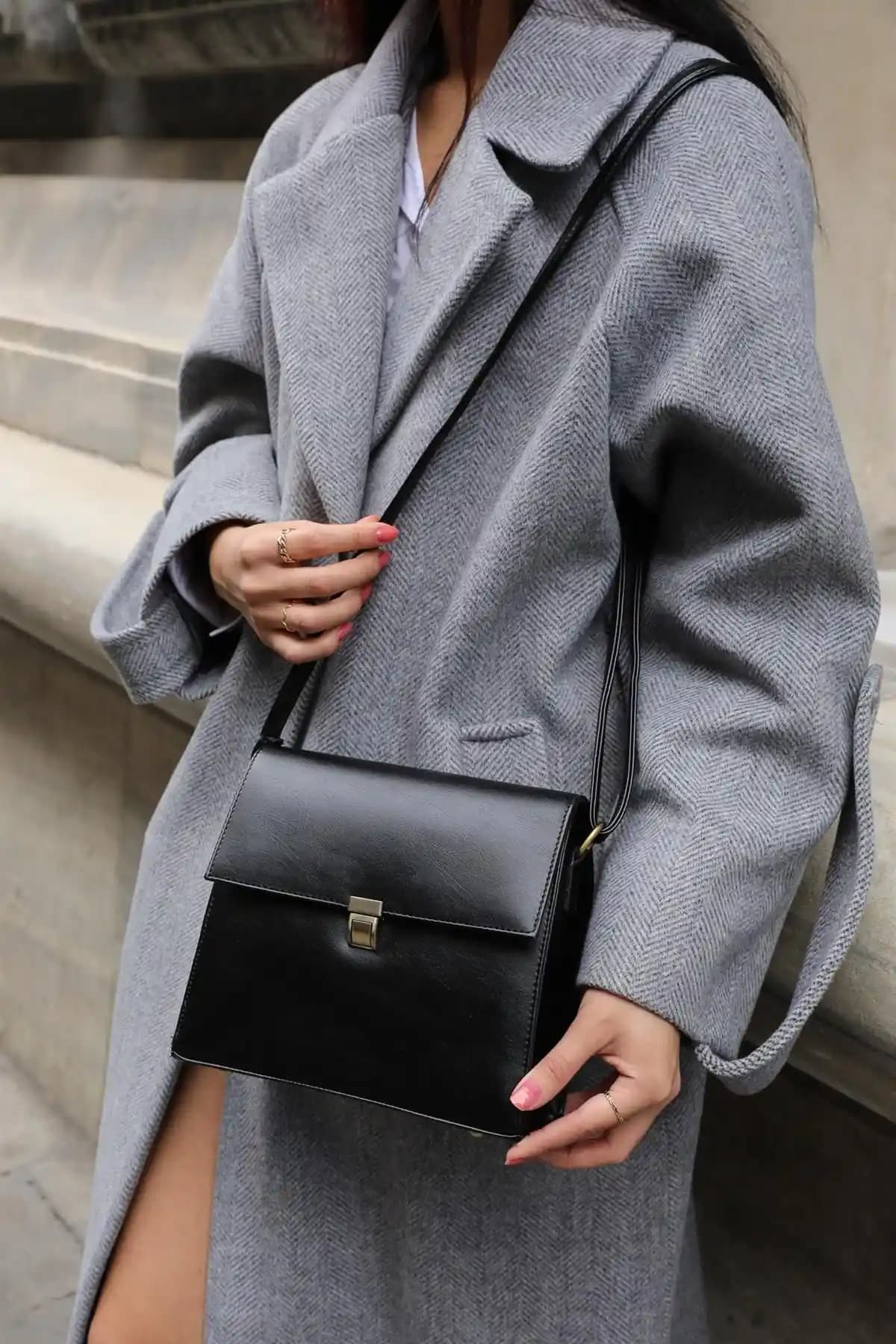 Madamra Siyah Kadın Tasarım Vintage Çanta: Modern ve Şık Günlük Kullanım Aksesuarı