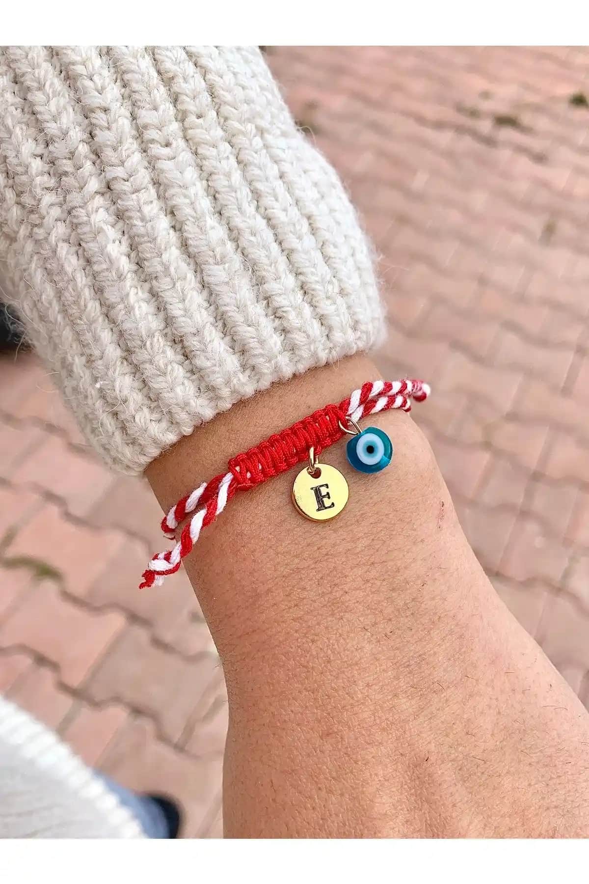 Marteniçka Bileklikleri Karşılaştırması: Atelier Çağla ve Misto Aksesuar Ürünleri Analizi