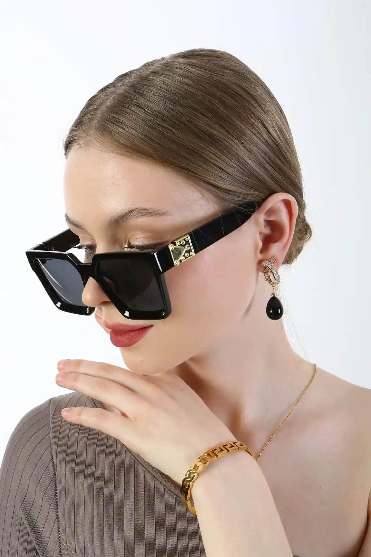 ModaLand Güneş Gözlüğü Karşılaştırması: Gold Black ve Nuova Retro Modelleri Analizi