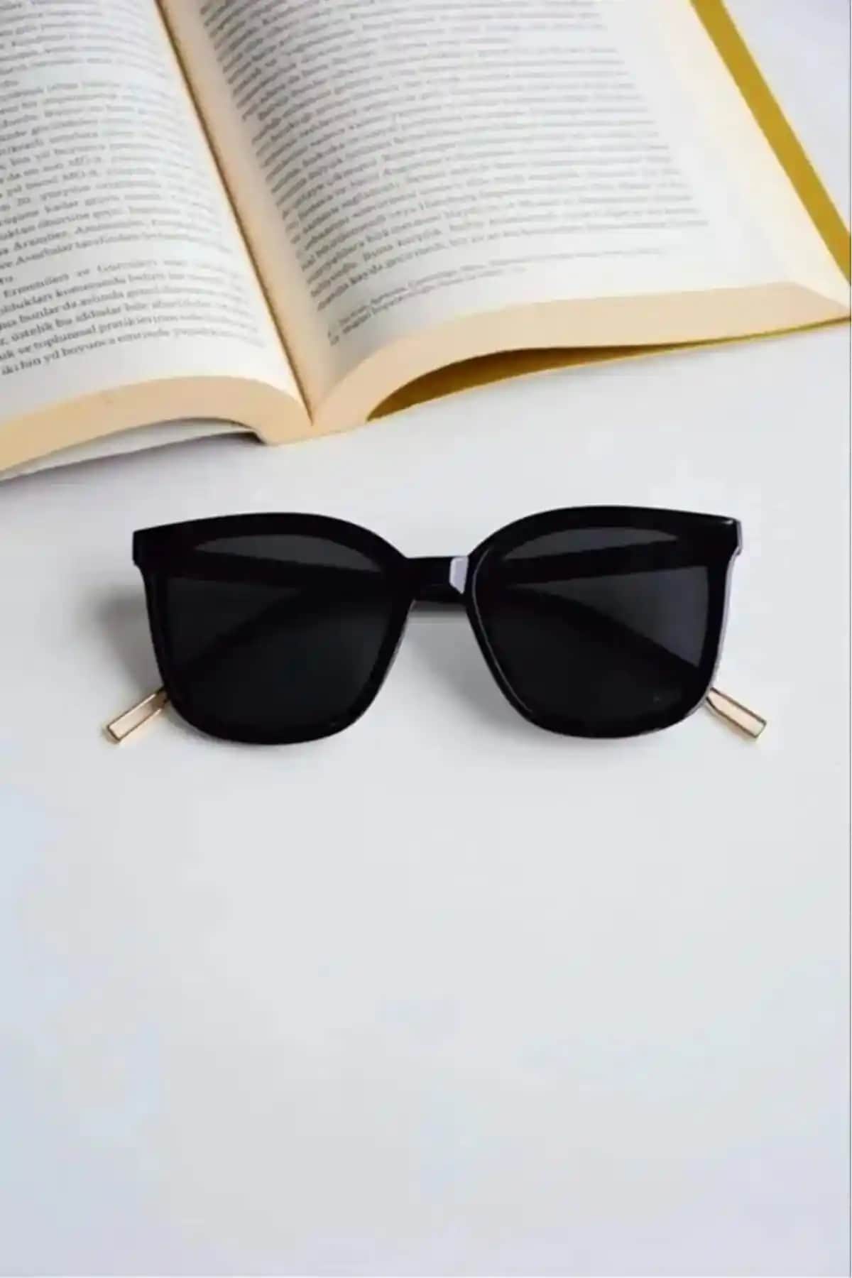 Modalucci HARBY ve TomyHelf Gözlükleri Karşılaştırması: Stil ve Konfor Analizi