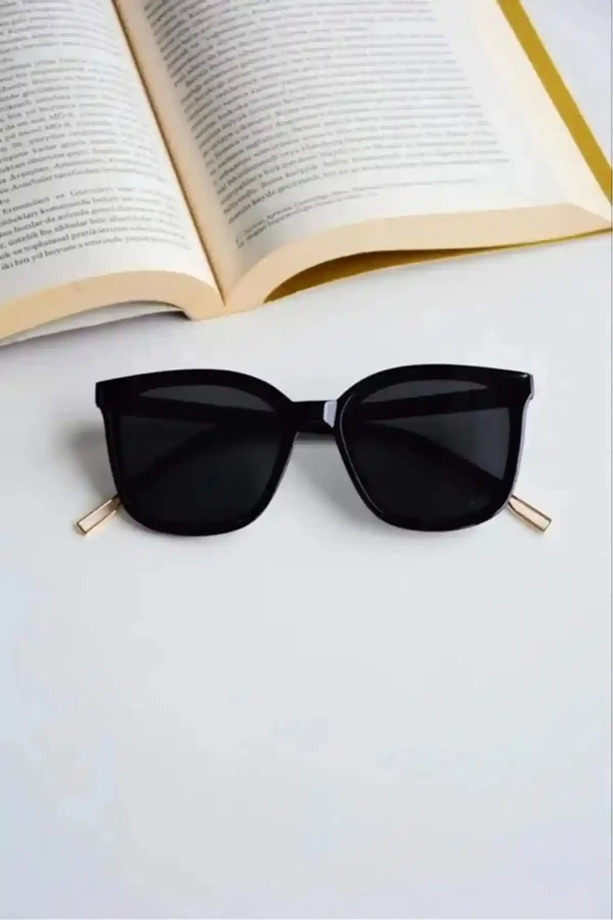 Modalucci HARBY ve TomyHelf Gözlükleri Karşılaştırması: Stil ve Konfor Analizi