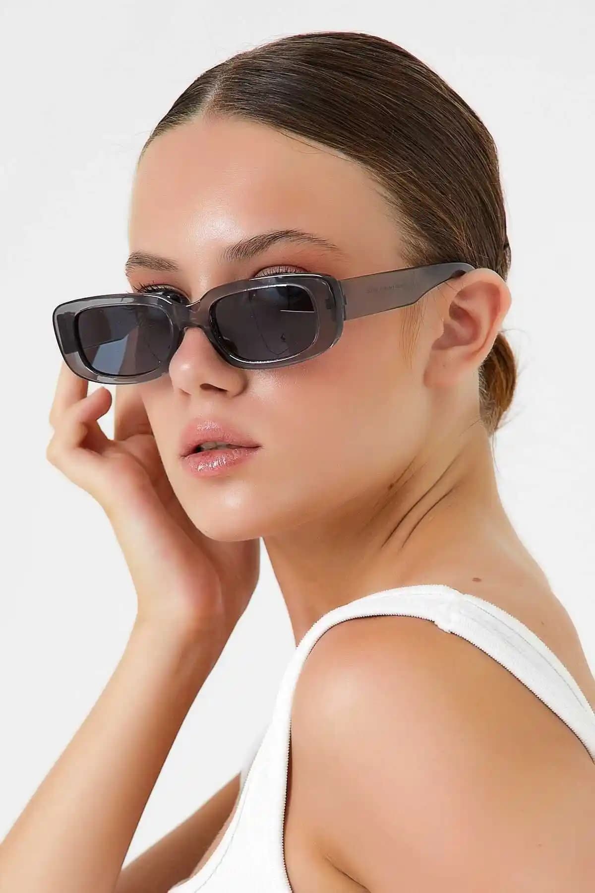 Modalucci Vintage-Retro Unisex Güneş Gözlüğü: Şıklık ve Göz Sağlığı Bir Arada