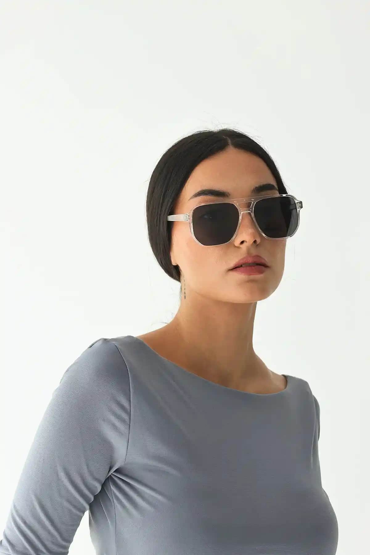 Modalucci Yeni Sezon Şeffaf Siyah Cam Unisex Güneş Gözlüğü Modern ve Koruyucu Tasarım