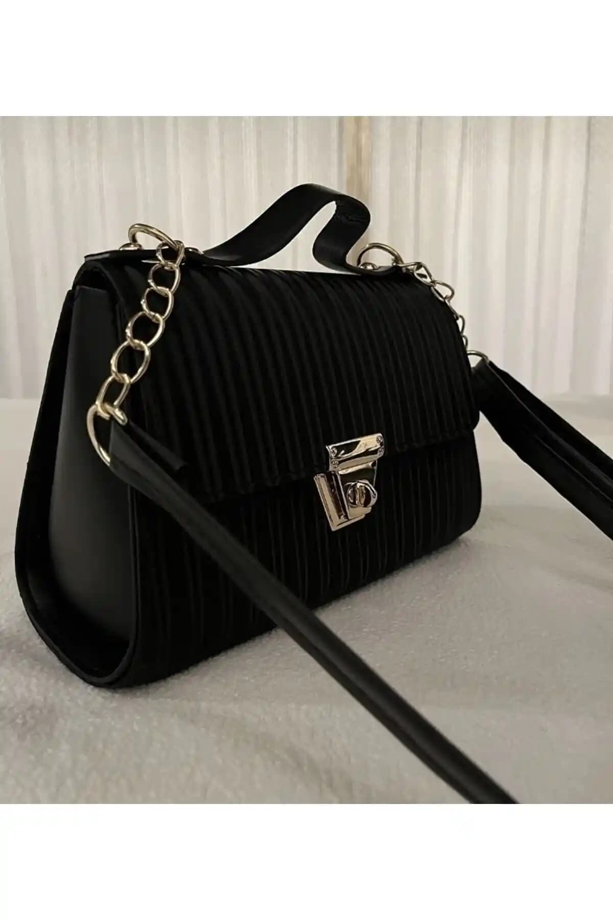 Modarb Kadın Siyah Askılı Omuz Çantası Şıklık ve Fonksiyonellik Bir Arada