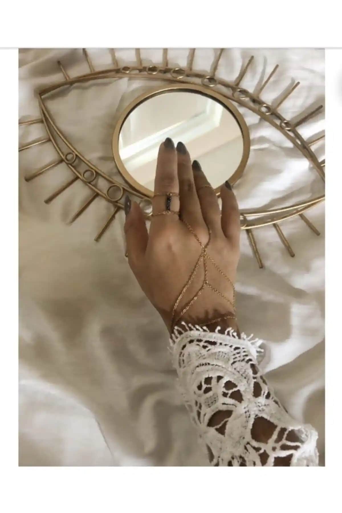 Modern Altın Zincir El Aksesuarı Şık ve Dayanıklı Tasarımıyla Günlük ve Özel Kullanım İçin