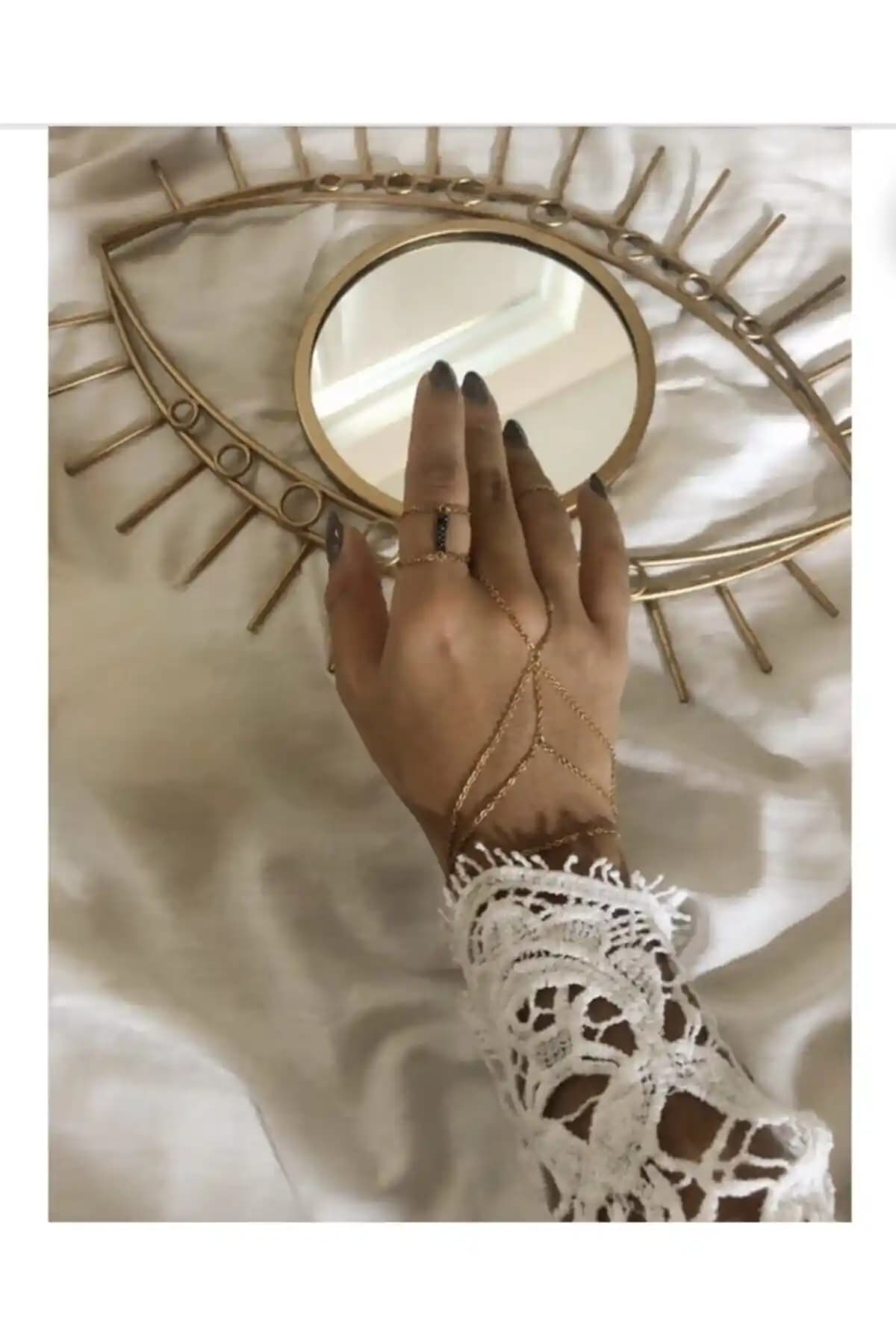 Modern Altın Zincir El Aksesuarı Şık ve Dayanıklı Tasarımıyla Günlük ve Özel Kullanım İçin