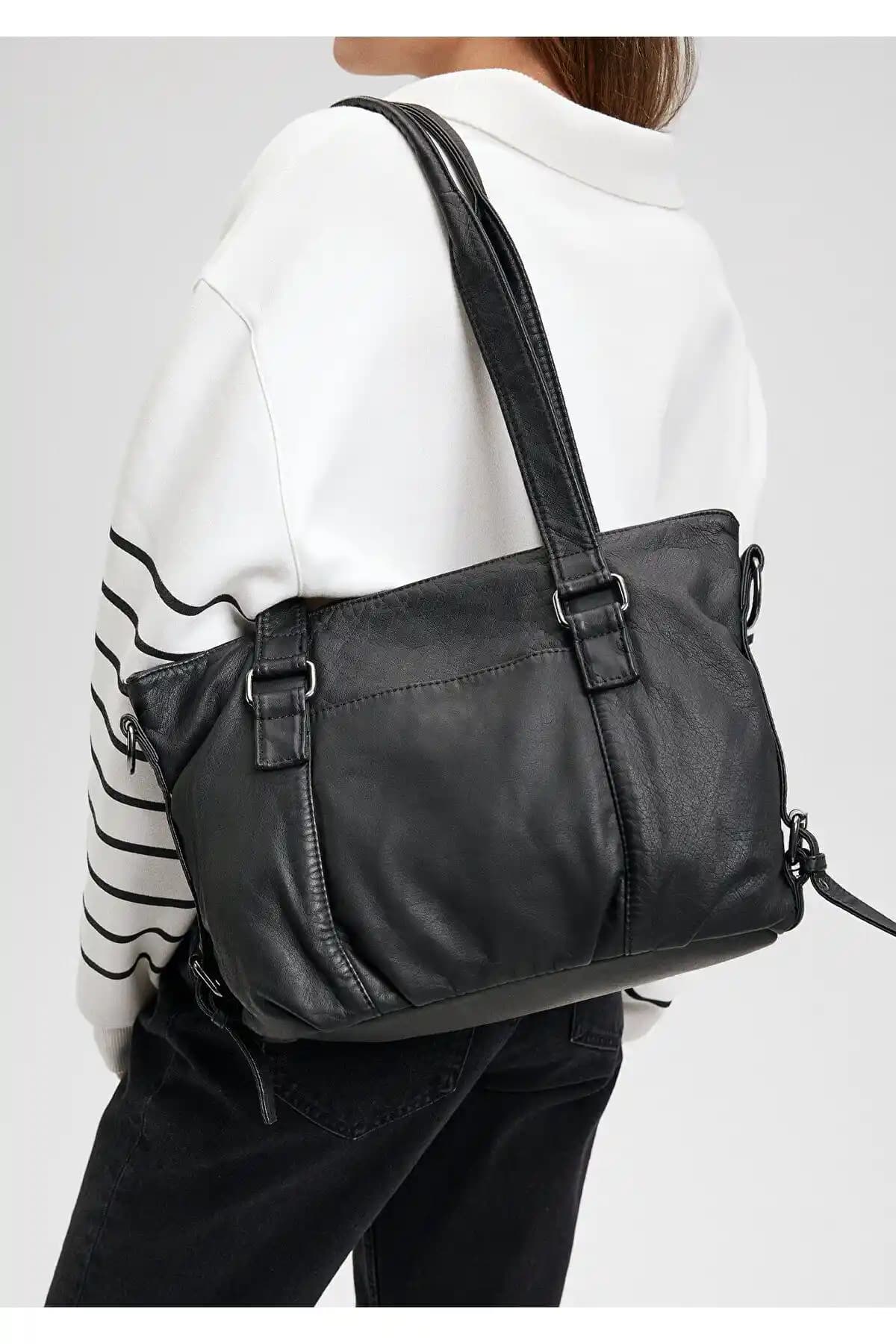 Modern ve Şık Mavi Siyah Omuz Çantası 195213-900 Günlük Kullanım İçin Uygun