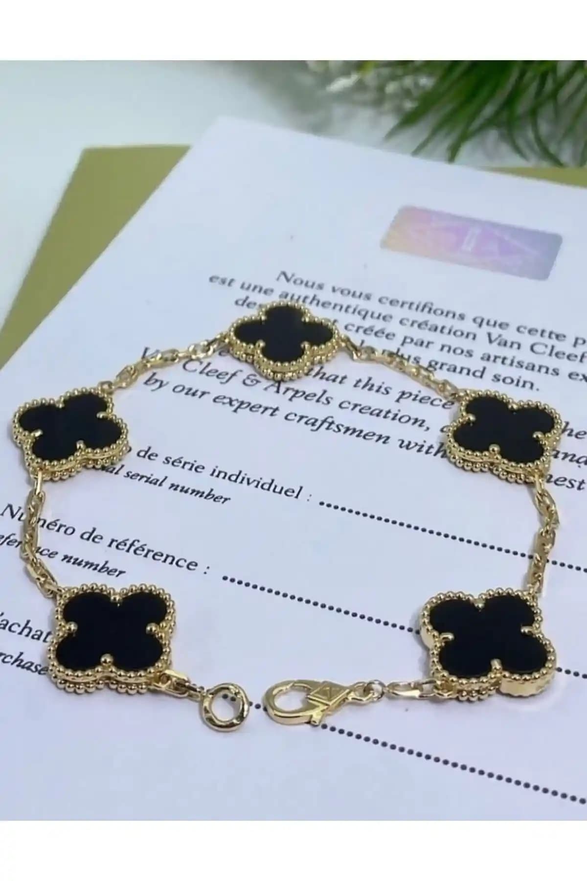 Monalisatoka ve Pearless Love Bileklikleri Karşılaştırması Moda ve Tarz Tercihleri İçin Rehber