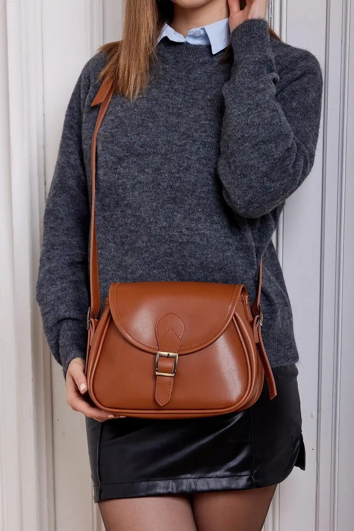 Mopia Taba Kadın Büyük Boy Kapaklı Çapraz Askılı Suni Deri Çanta Özellikleri ve Kullanım Avantajları