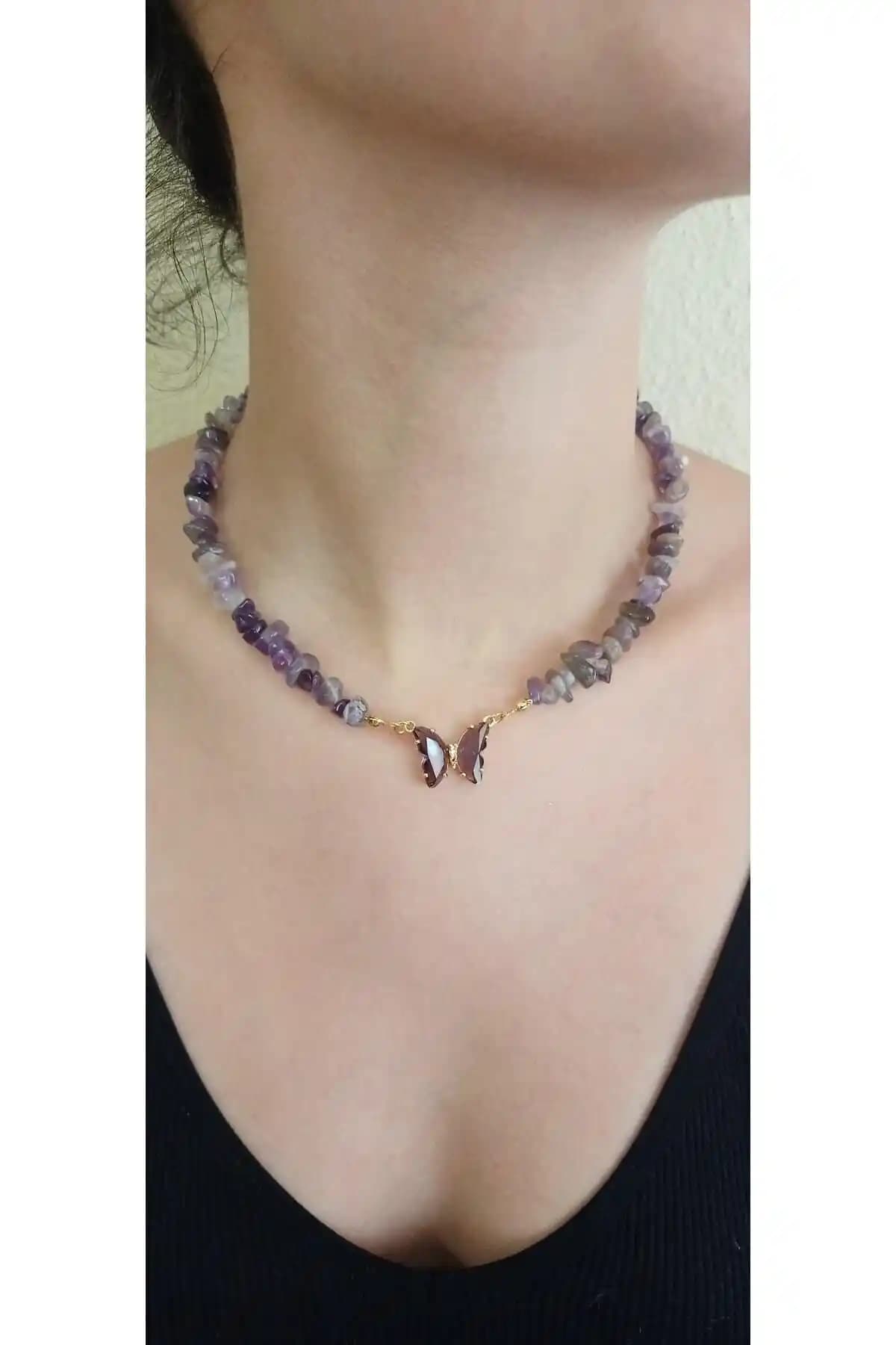 Mudita Tasarım Doğal Ametist Kelebek Kolye: Şıklık ve Pozitif Enerji Bir Arada