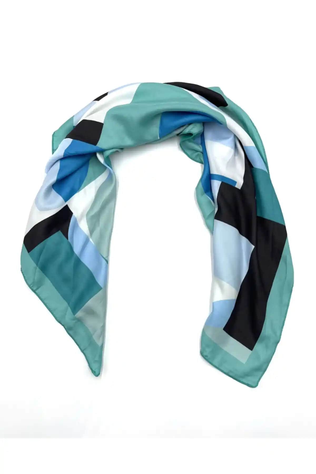 Naz İpek Geometrik Desenli Saten Bandana Fular Modern ve Çok Yönlü Aksesuar Seçeneği
