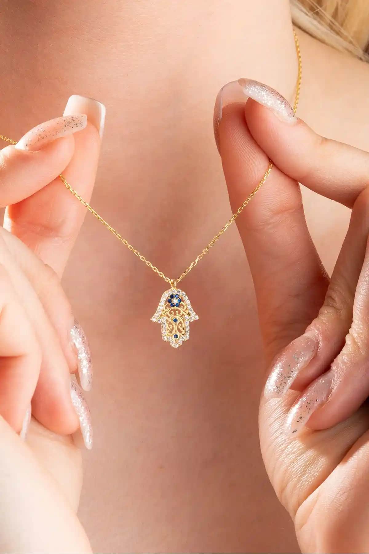 NEREZE 925 Ayar Gümüş Minimal Fatma Ana Eli Kolye Şıklık ve Dayanıklılık Sunar