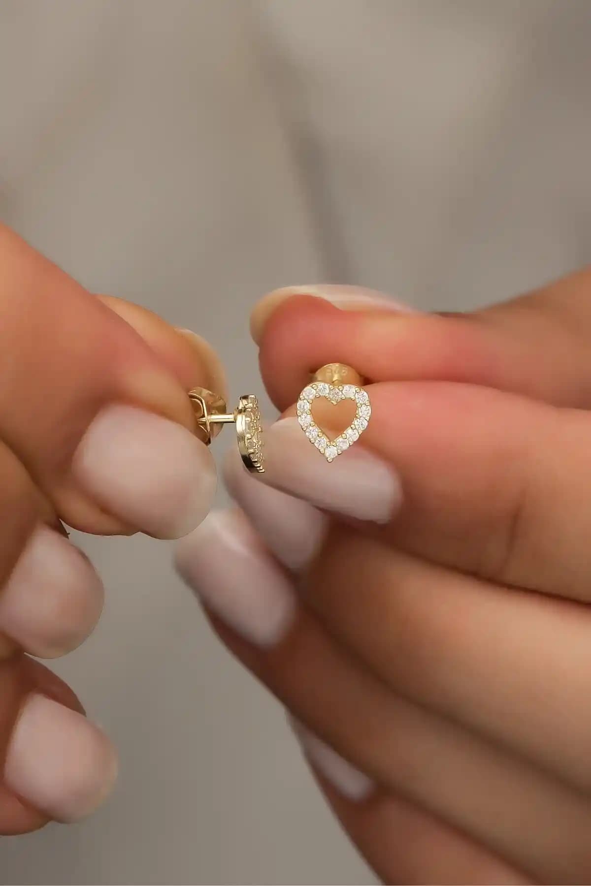 NEREZE ve Söğütlü Silver Gümüş Altın Renkli Küpe Karşılaştırması ve Seçim Rehberi