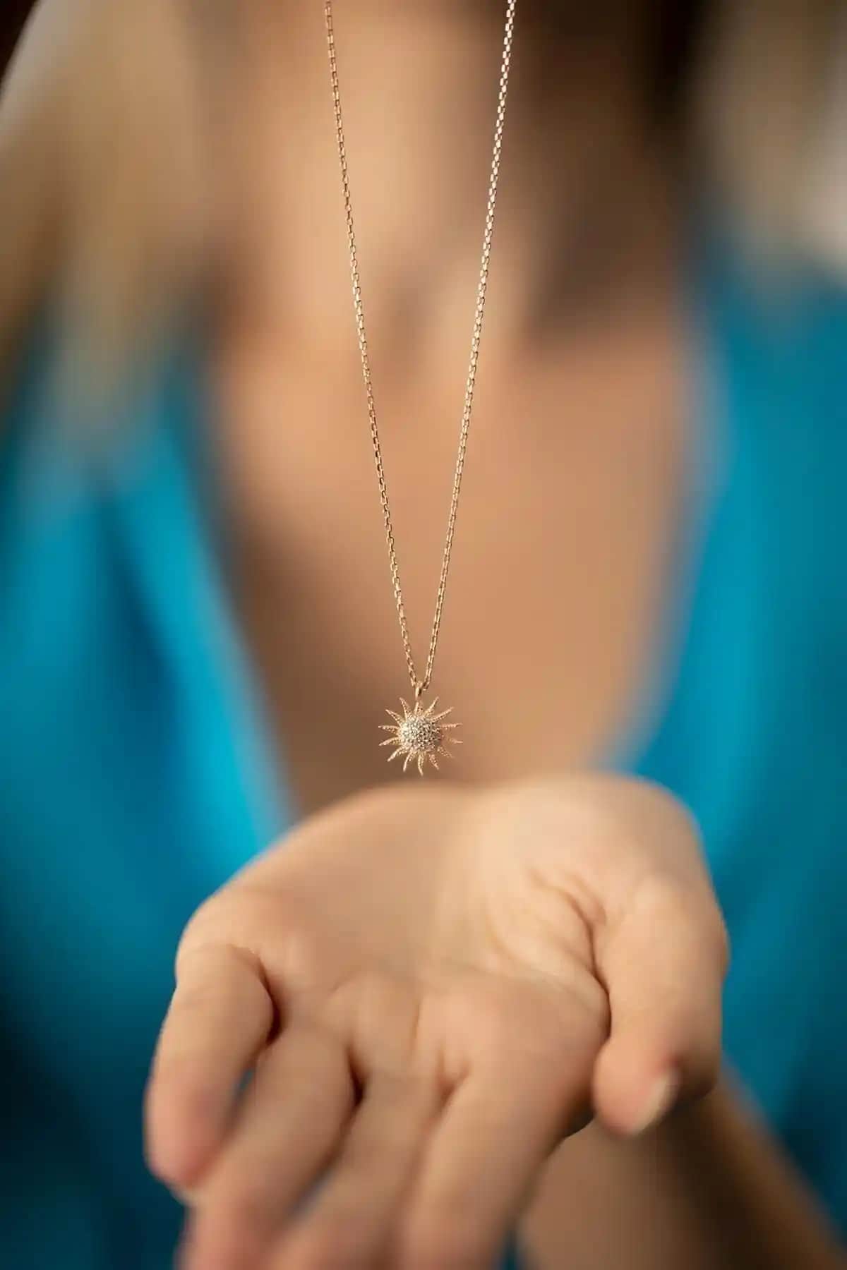 Ninova Silver Güneş Model Rose Kaplama 925 Ayar Gümüş Kolye: Şık ve Dayanıklı Takı Seçeneği