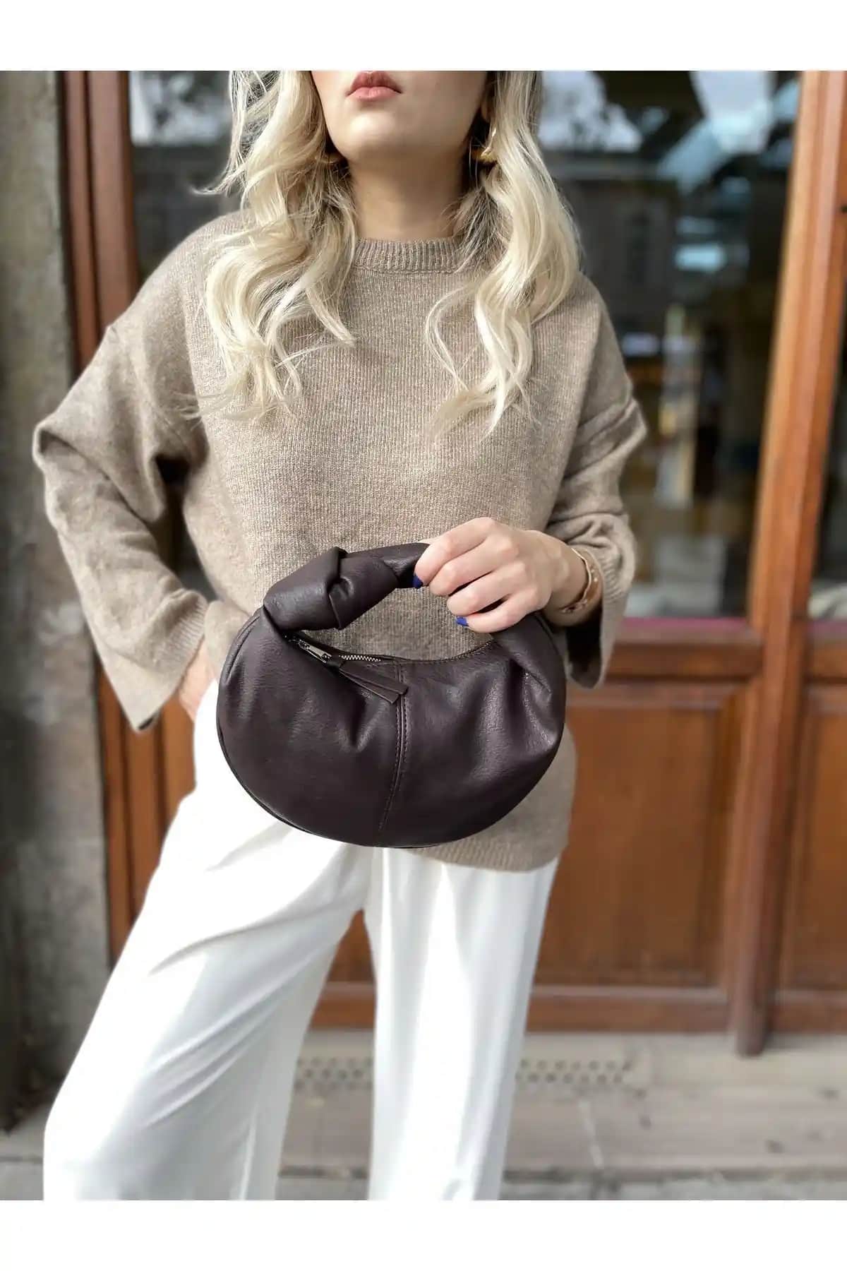 NİSSEA Kadın Acı Kahve Mini Düğümlü El Çantası: Şıklık ve Fonksiyonellik Bir Arada