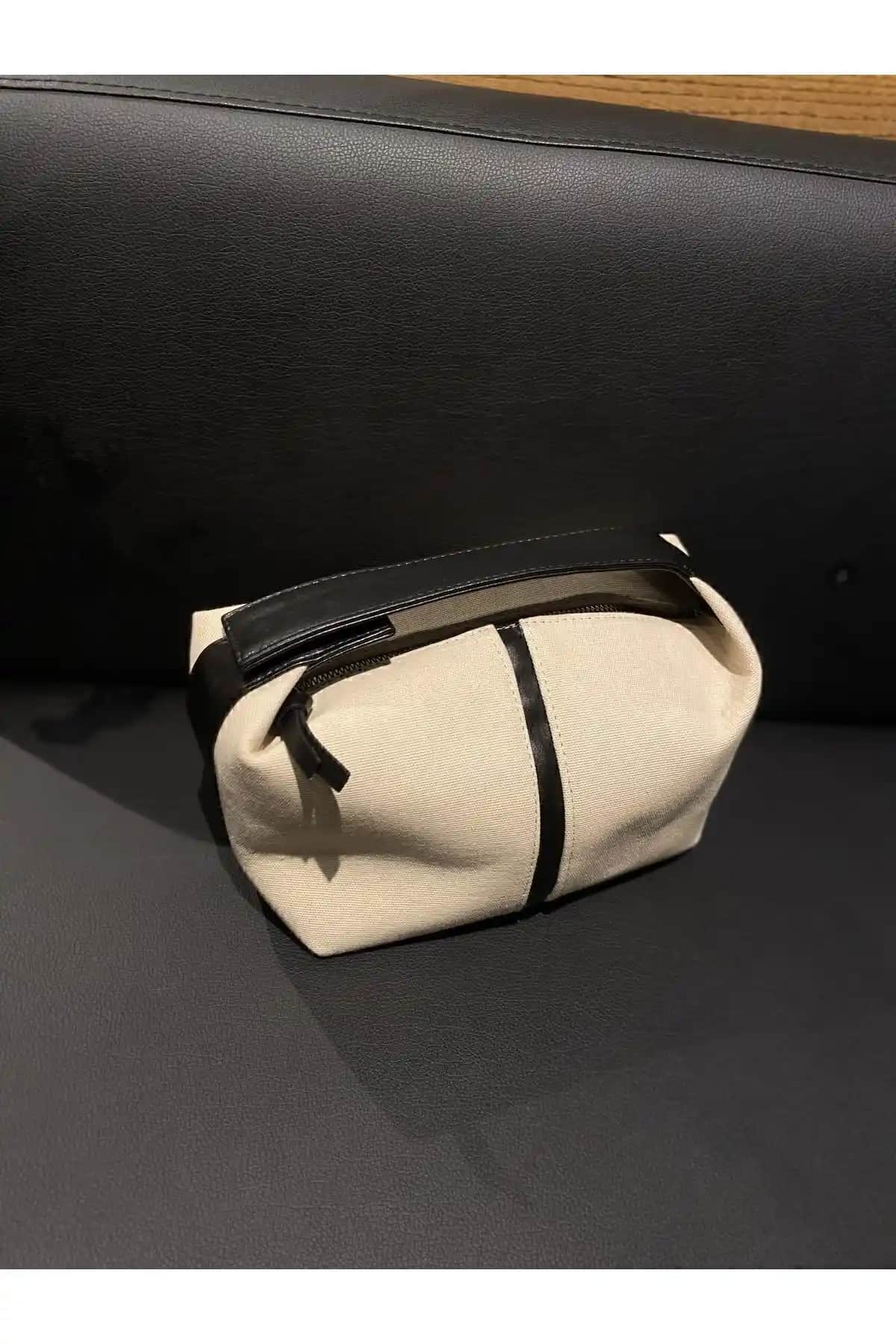 NİSSEA Kadın Krem-Siyah Archi Kanvas Çanta Şıklık ve İşlevselliği Bir Arada Sunar