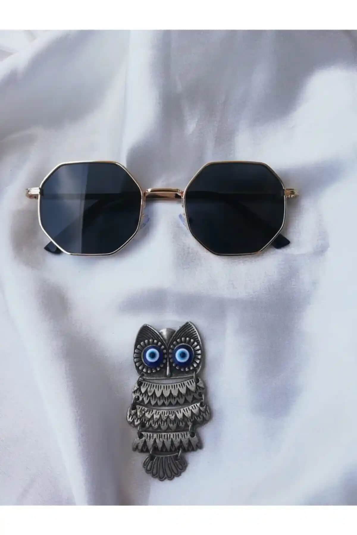 ONNObutik Unisex Altın Renkli Geometrik Çerçeveli Siyah Güneş Gözlüğü İnceleme ve Özellikleri