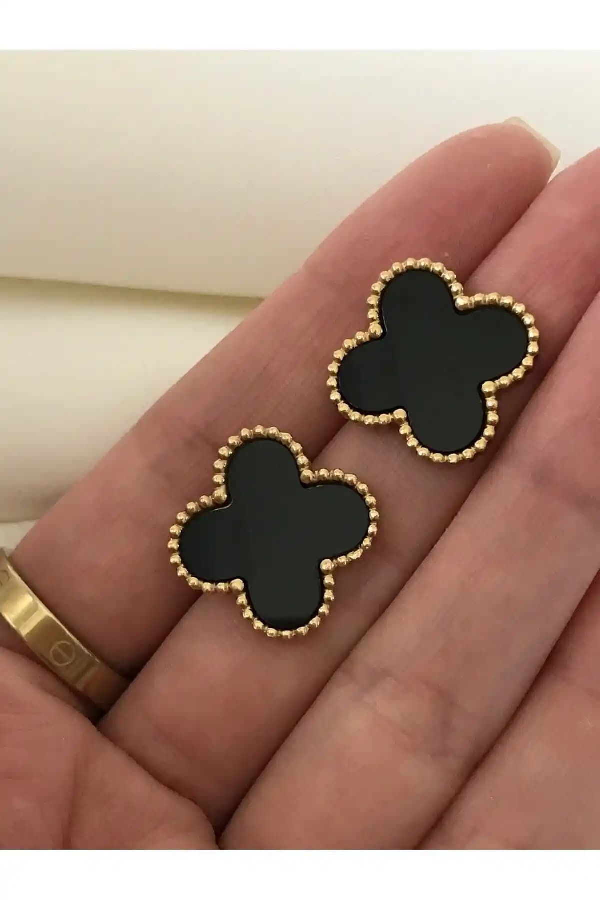 Opia Jewelry Çelik Küpe: Modern ve Şık Tasarımıyla Günlük ve Davet Şıklığı İçin Uygun