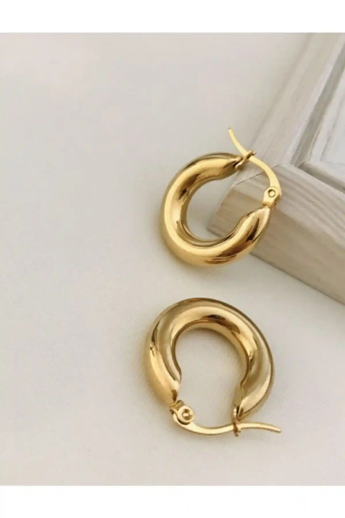 Opia Jewelry Halka Küpe: Şık ve Dayanıklı Modern Takı Seçeneği