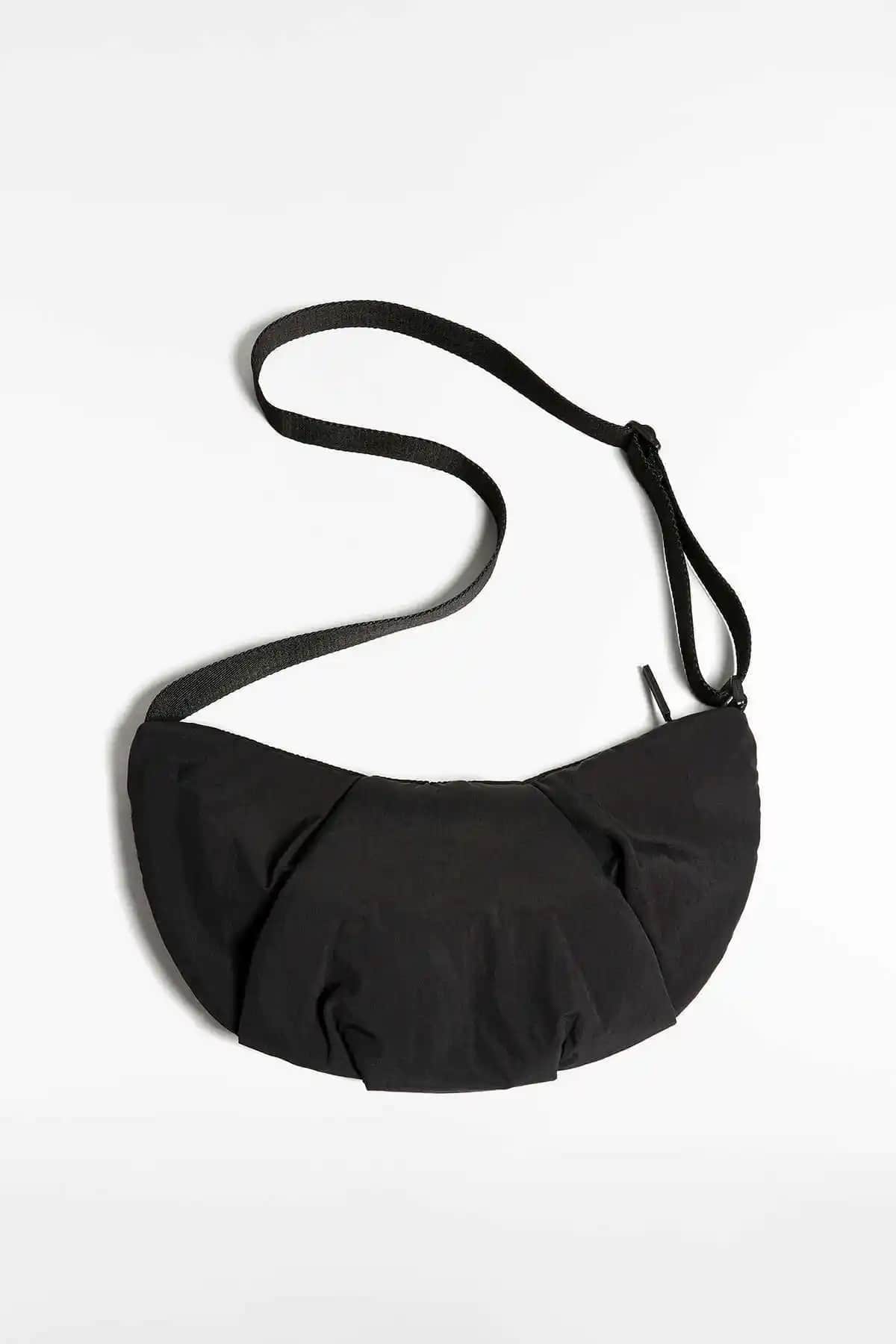 Oysho Çapraz Askılı Kapitone Mini Çanta: Şık ve Fonksiyonel Günlük Aksesuar