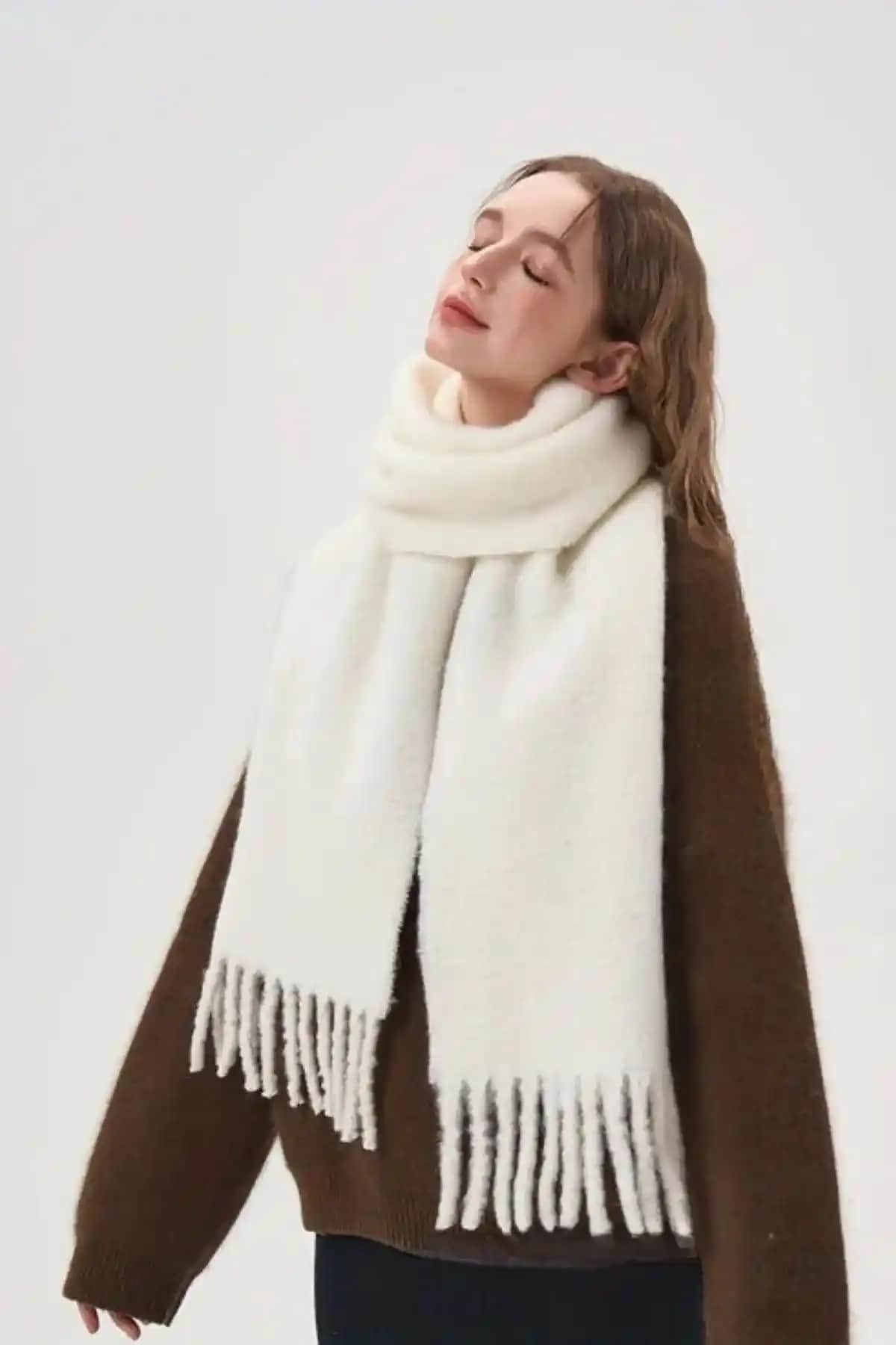 Paragon İthal Puffy Kadın Ekru Atkı ve Şal - Şık ve Sıcak Kış Aksesuarı