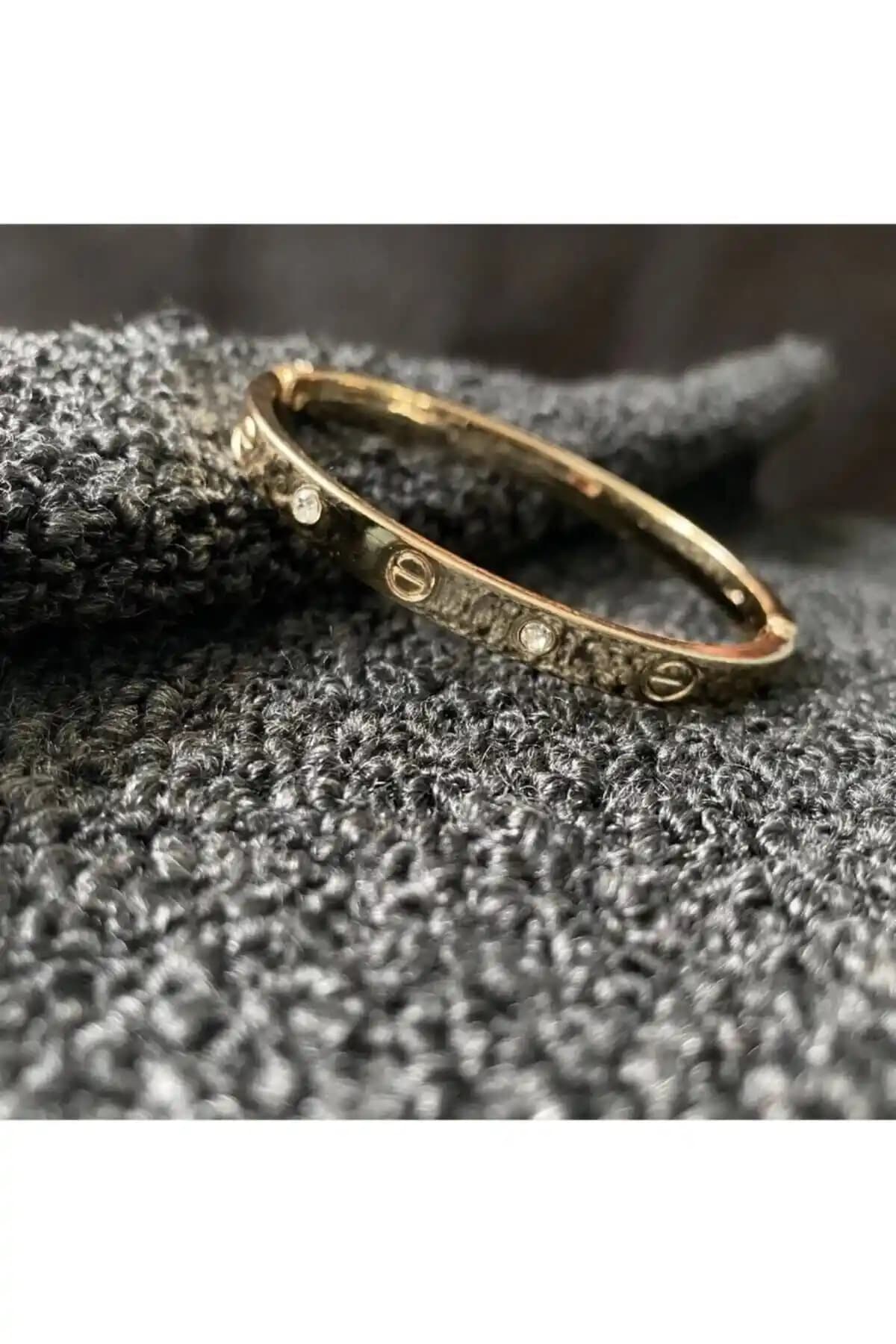 Paslanmaz Çelik Zirkon Taşlı Bileklik Bilezik: Şıklık ve Dayanıklılığın Modern Buluşması