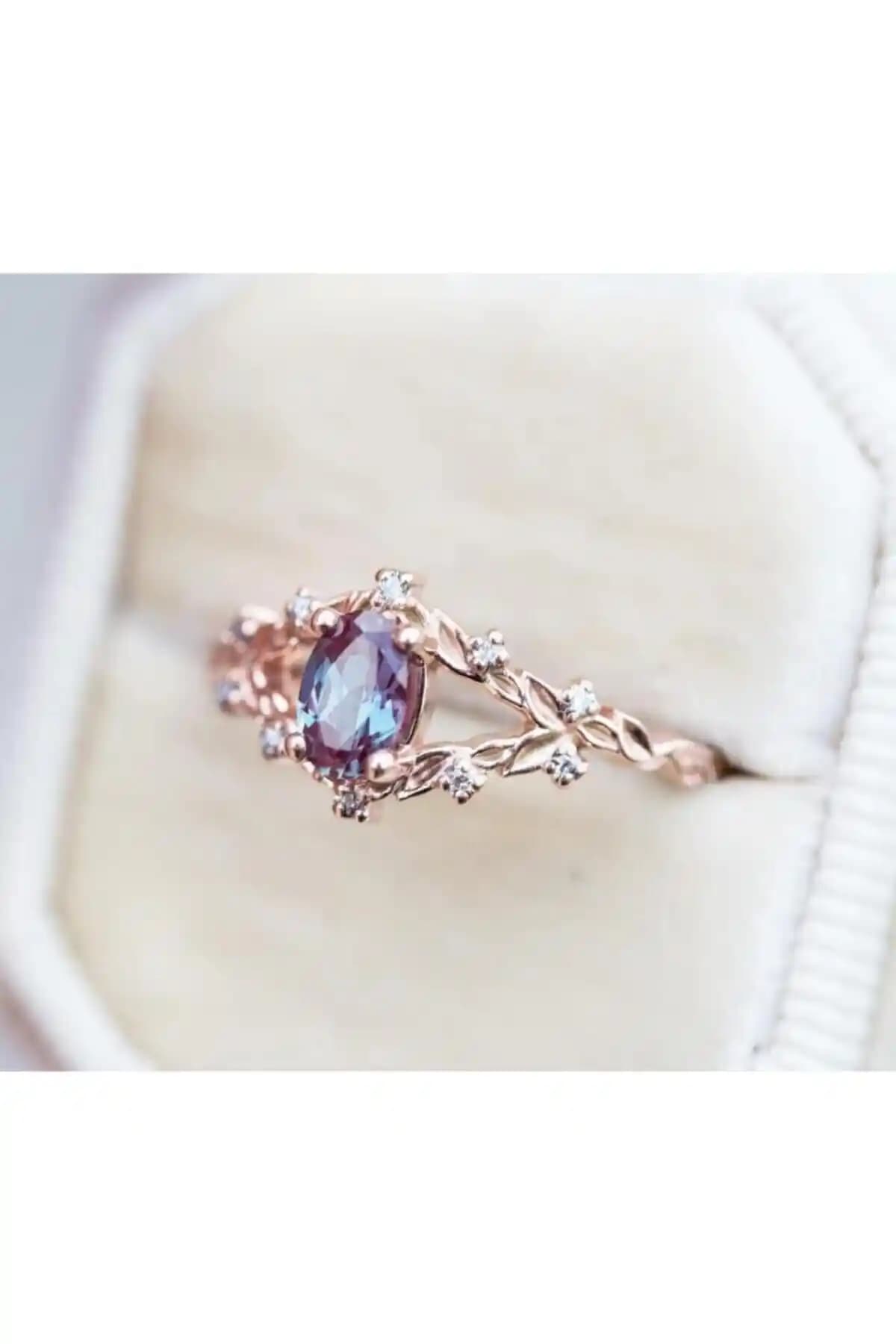 Passion Silver Mistik Topaz Yüzük: Zarif ve Dayanıklı Kadın Takısı