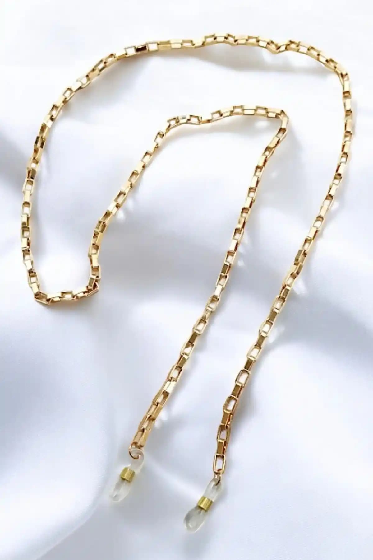 PETEK AKSESUAR Küp Detaylı Gold Gözlük Zinciri Şıklık ve Fonksiyonellik Bir Arada