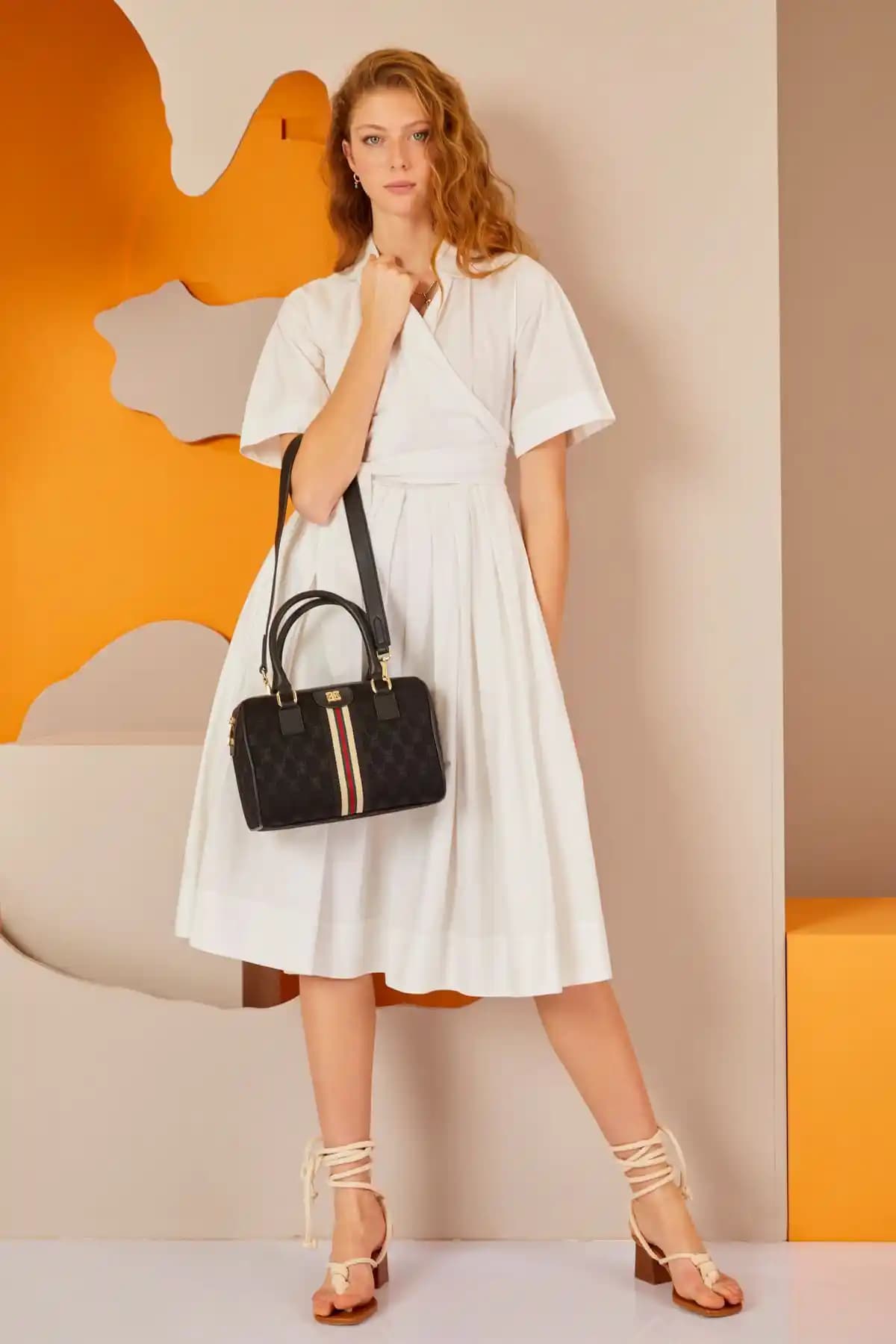 Pierre Cardin Siyah Kadın Omuz Çantası: Şıklık ve İşlevselliğin Modern Buluşması