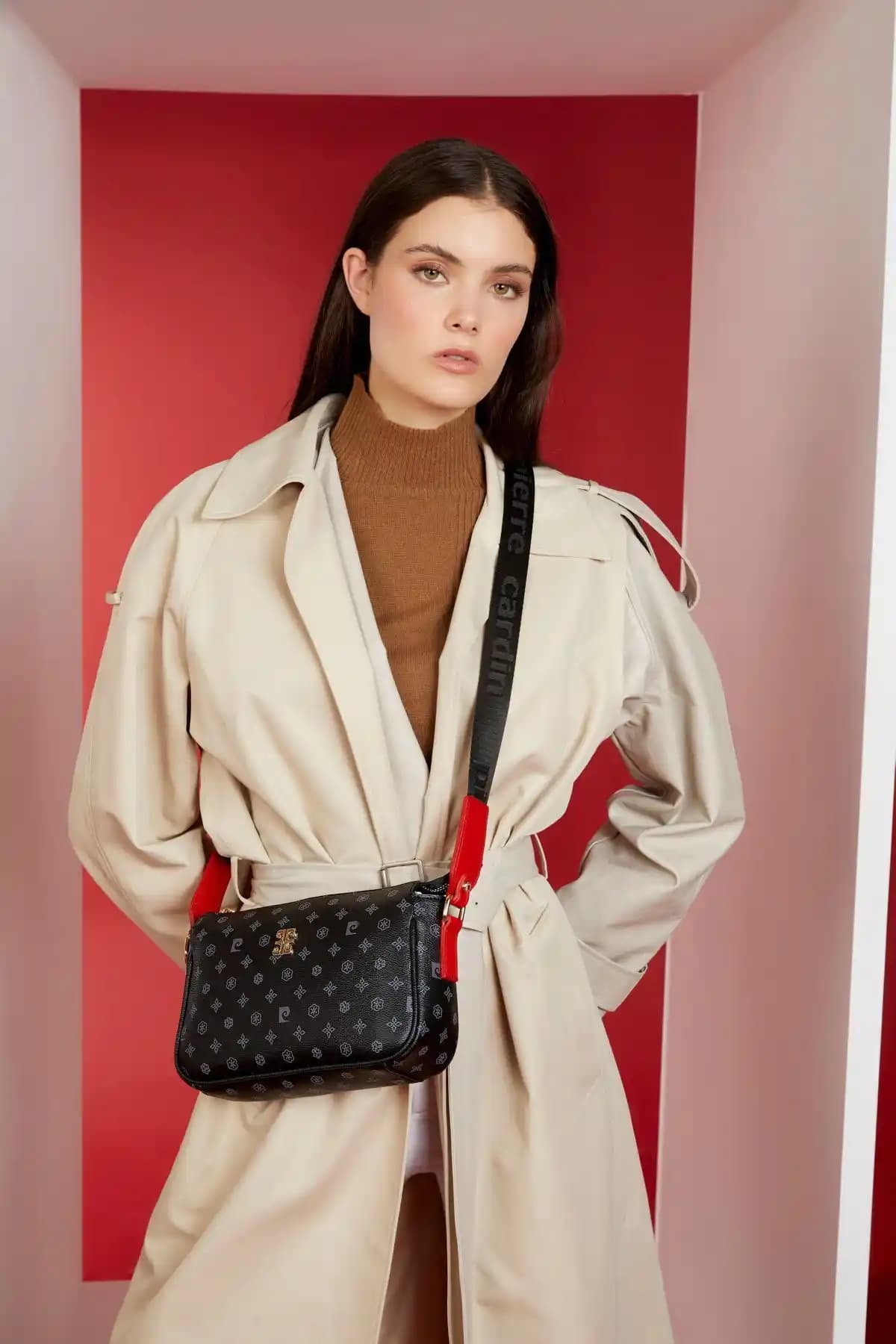 Pierre Cardin Siyah Monogram Kadın Omuz Çantası Modern ve Şık Tasarımıyla Günlük Kullanıma Uygun