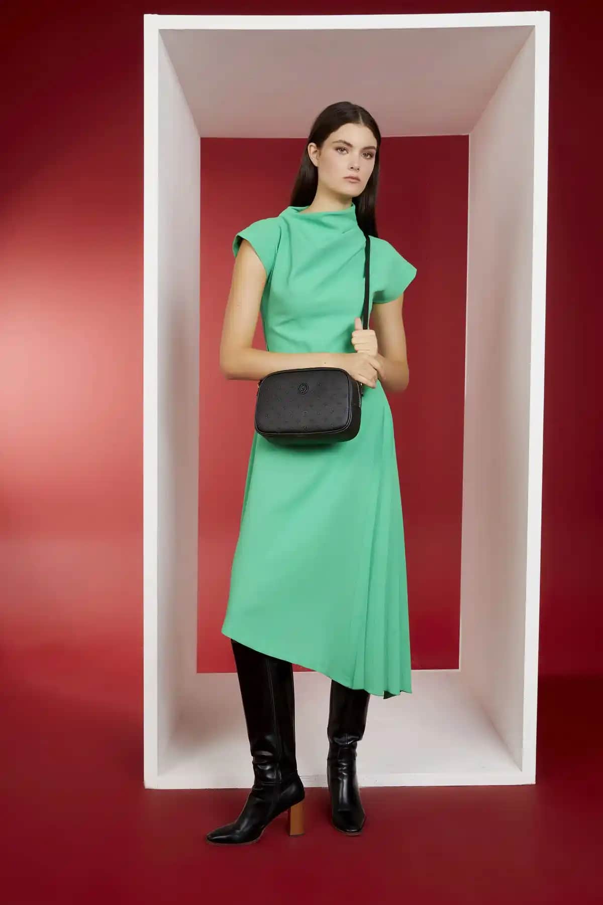 Pierre Cardin Yeni Siyah Print Kadın Omuz Çantası: Şık ve Fonksiyonel Tasarım