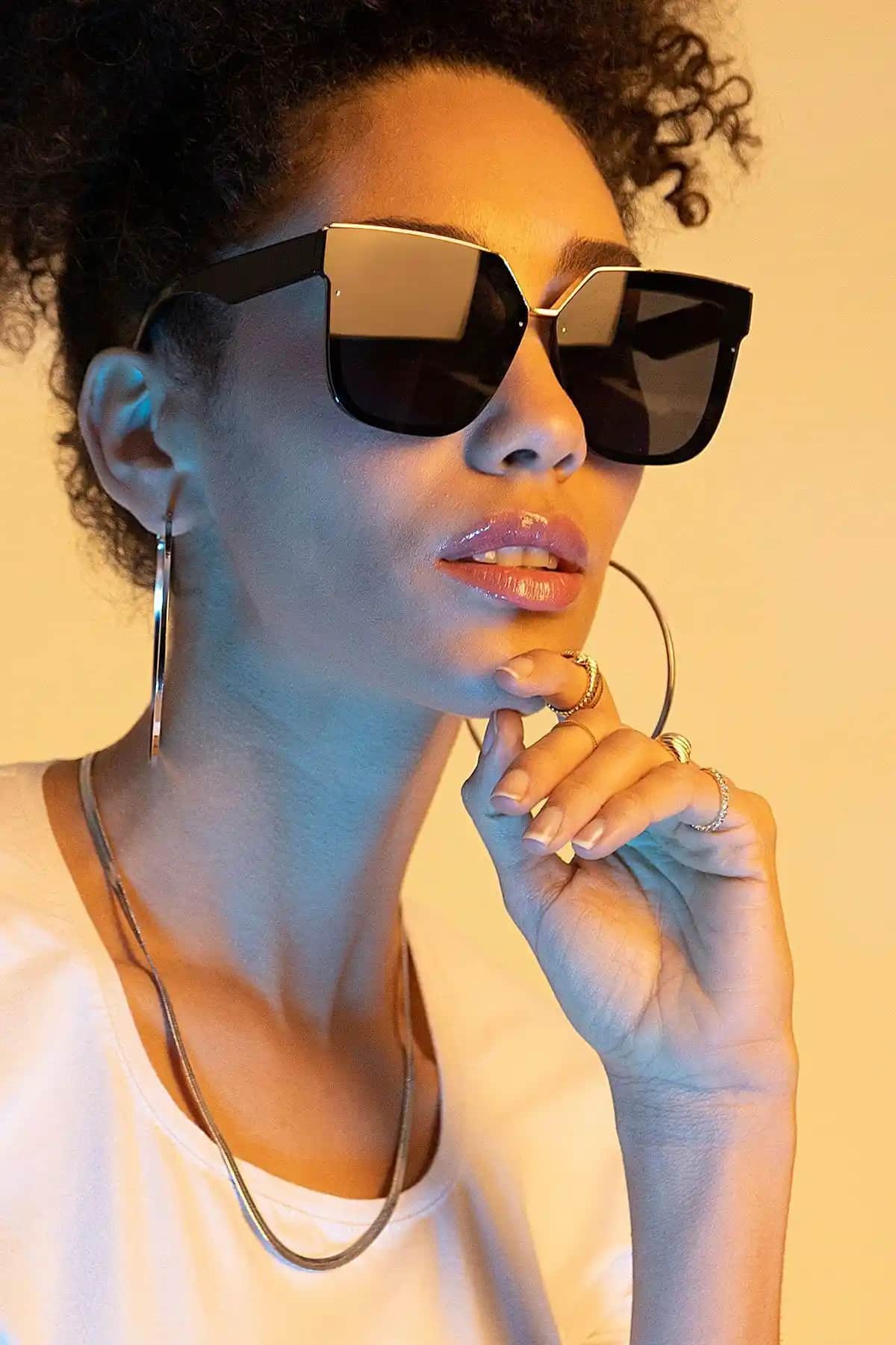 Polo55 Altın Detaylı Koyu Siyah Büyük Kasa Kadın Güneş Gözlüğü Şıklık ve Koruma Bir Arada