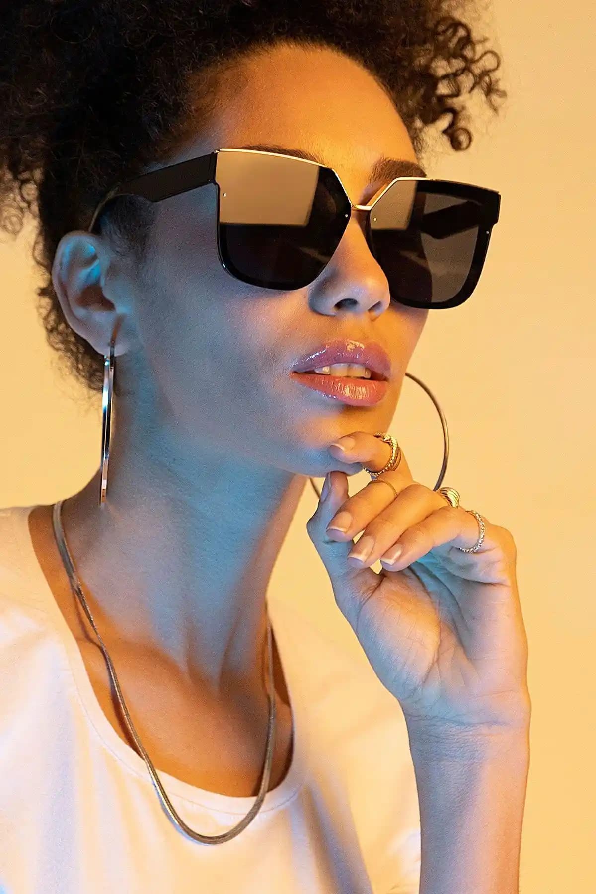 Polo55 Altın Detaylı Koyu Siyah Büyük Kasa Kadın Güneş Gözlüğü Şıklık ve Koruma Bir Arada