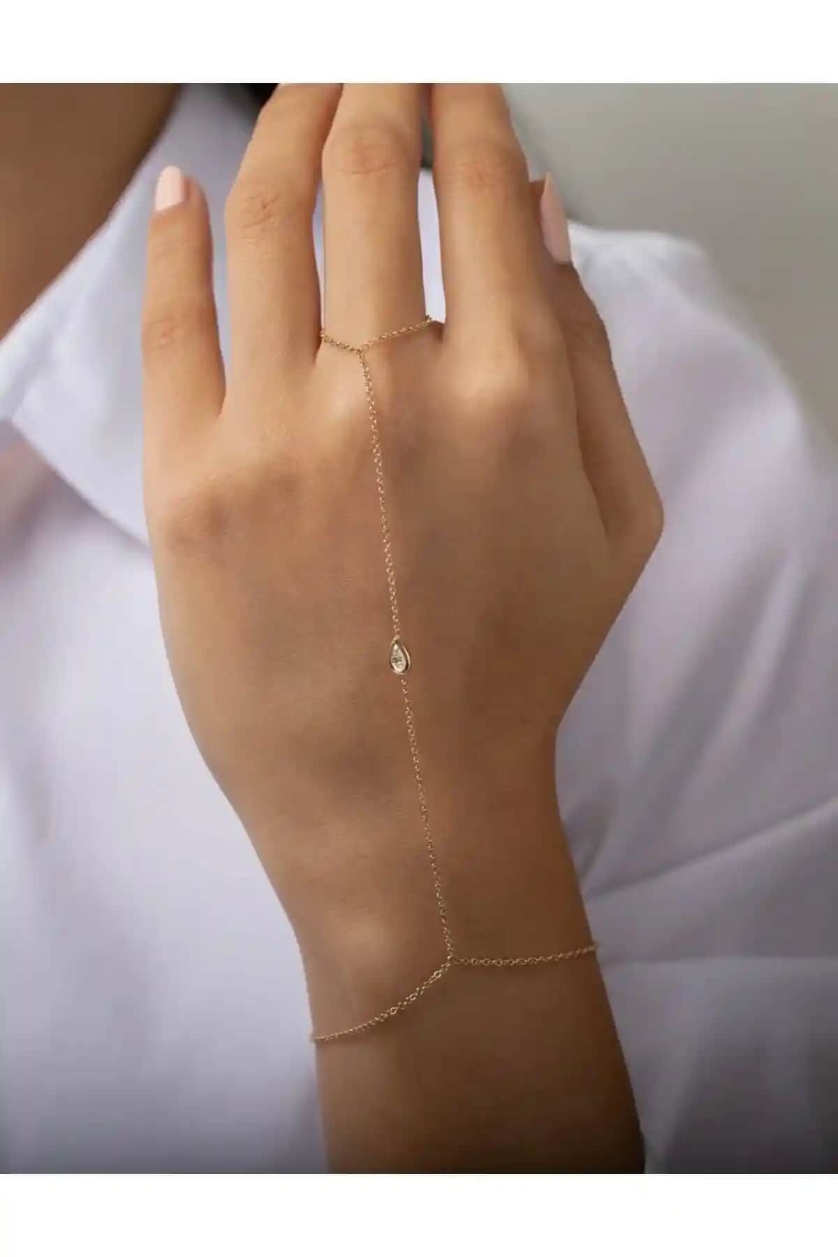 Pop Up Store 14K Altın Tek Taşlı El Aksesuarı Zarafet ve Şıklık Sunar