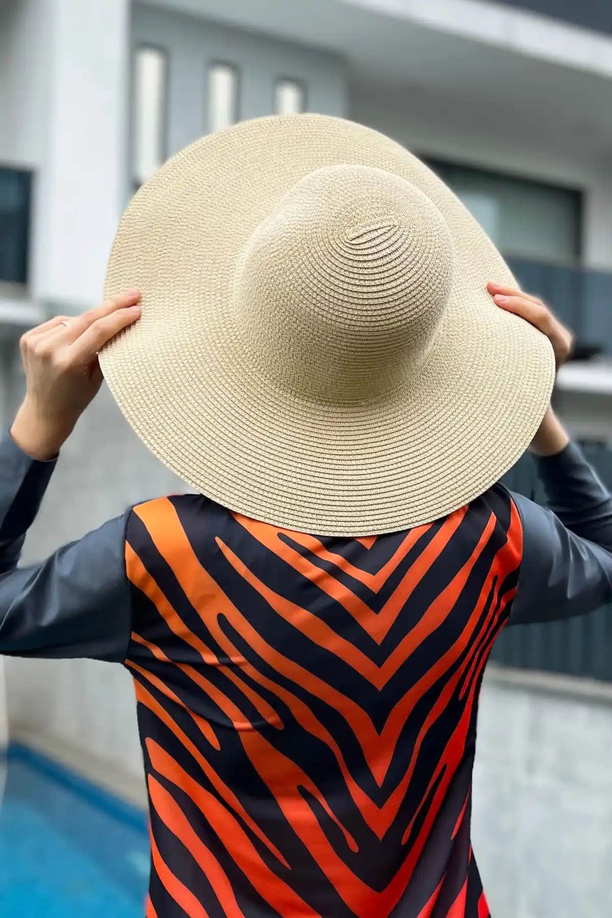 Remsa Mayo Bej Hasır Şapka: Şıklık ve Fonksiyonelliğin Bir Arada Sunumu