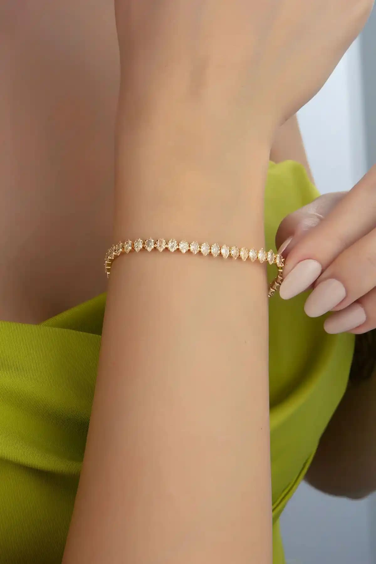 Ressia Zirkon Taşlı Mekik Model Su Yolu Bileklik Günlük ve Özel Etkinlikler İçin Şık Seçenek