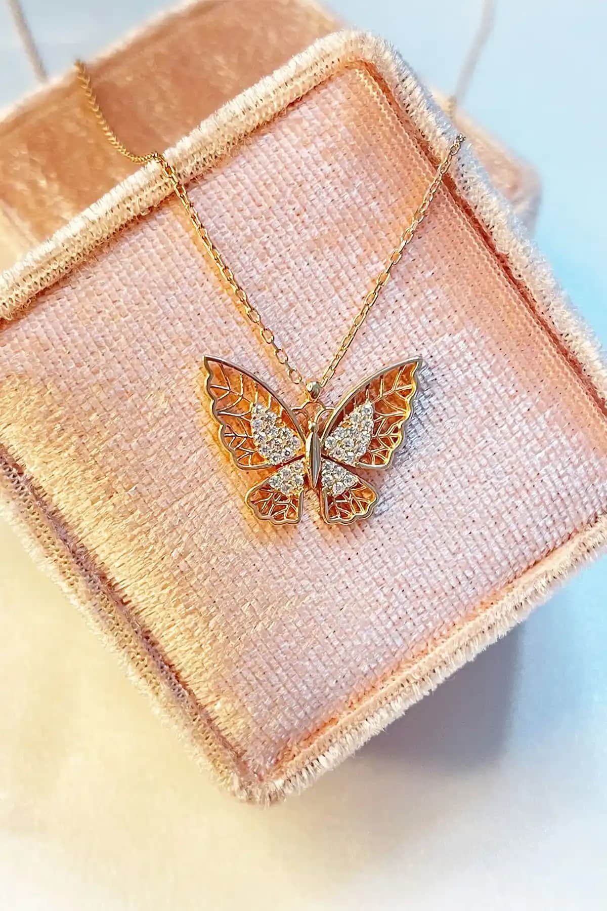 Rossalia Telkari Kelebek Kolye: Zarif ve Dayanıklı 925 Ayar Gümüş Takı Seçeneği