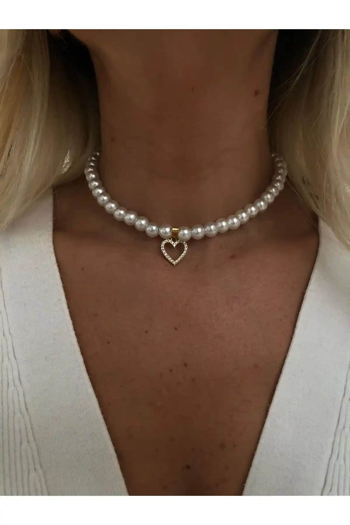 Rossetto Shoes Zirkon Taşlı Minik Kalp Detaylı İnci Tasma Choker Kolye İnce İşçilik ve Şık Tasarım