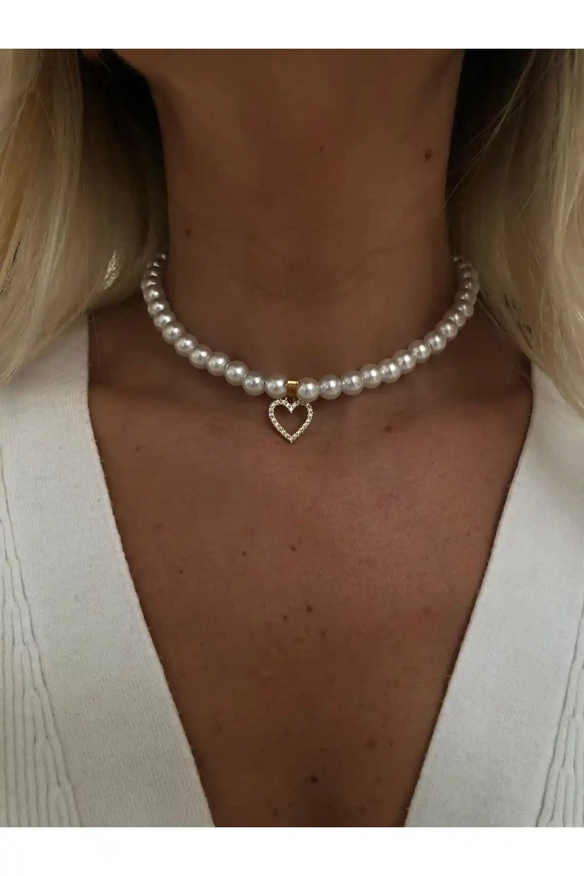 Rossetto Shoes Zirkon Taşlı Minik Kalp Detaylı İnci Tasma Choker Kolye İnce İşçilik ve Şık Tasarım